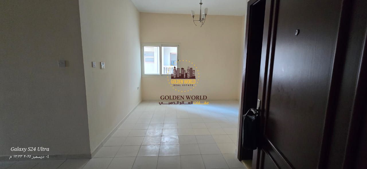 2-bedroom apartment with living room and free parking in Al Qasmiya Al Nad, practical layout with suitable space for families, convenient location.