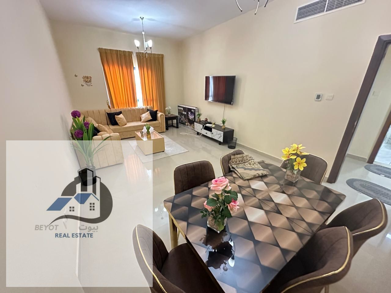 Apartment Features: 2 Master Bedrooms, each with an attached bathroom. 3 Bathrooms (2 en-suite + 1 guest bathroom). Spacious living room, ideal fo