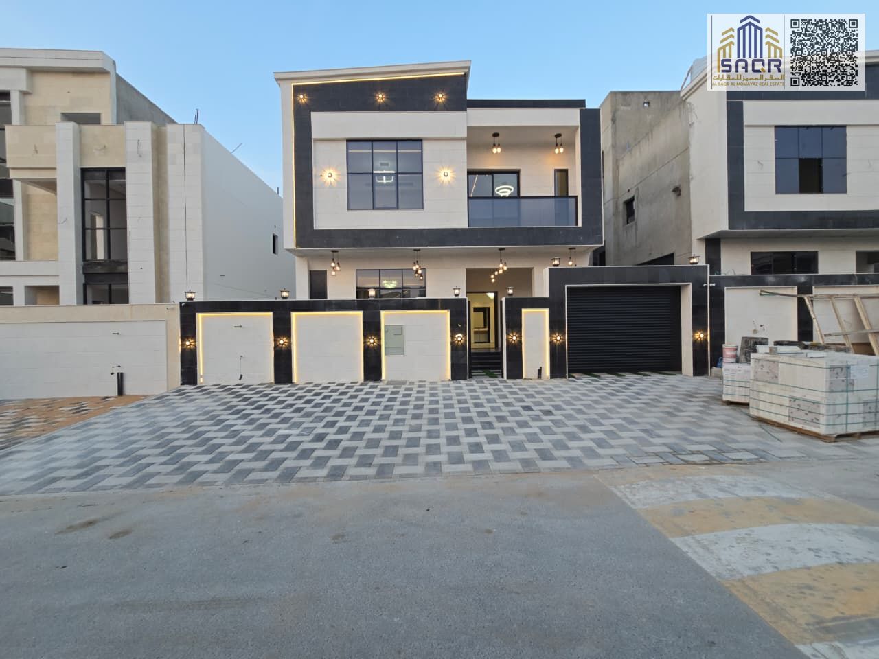 3-story villa in a prime location / Super duplex finishing / Fees included