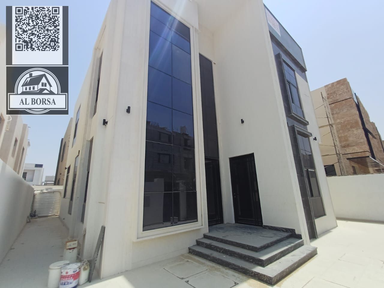 Villa for rent in Ajman on the corner of two streets, beautiful location, payment facilities