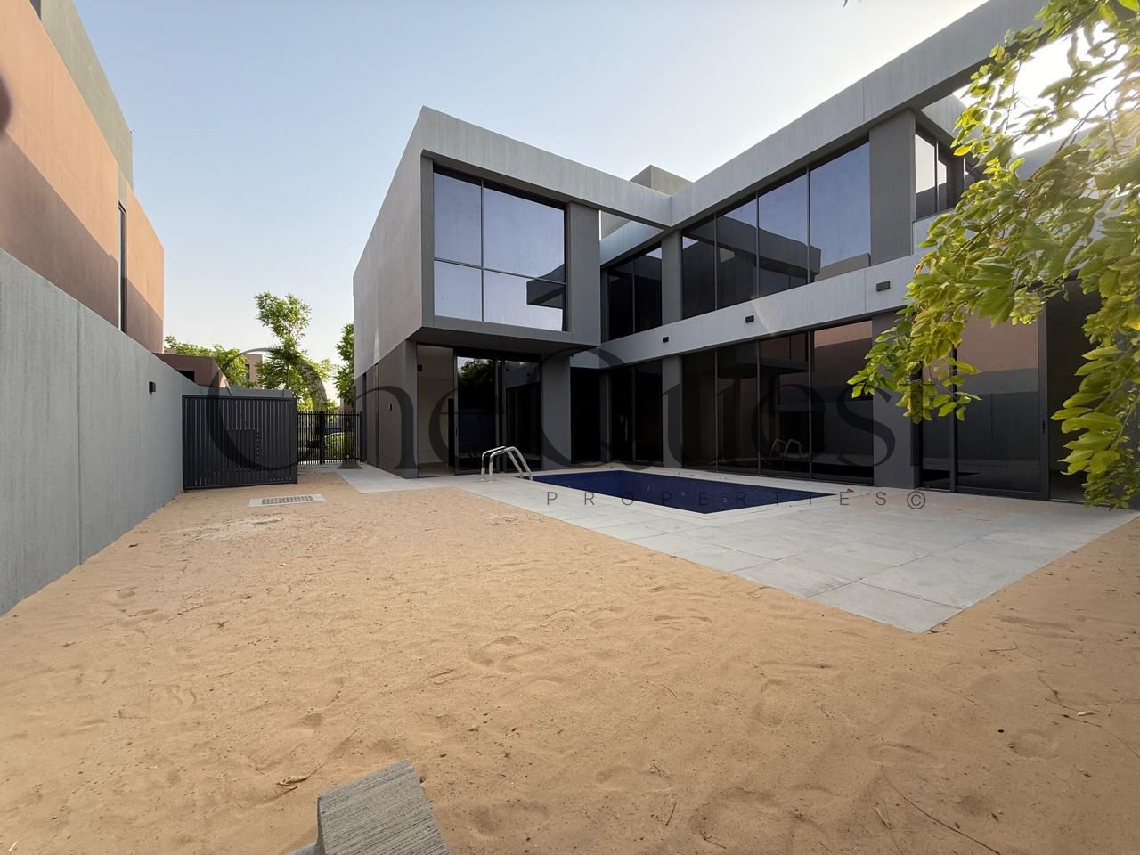 4 BR+maid villa | Freehold | Raedy | Rented |