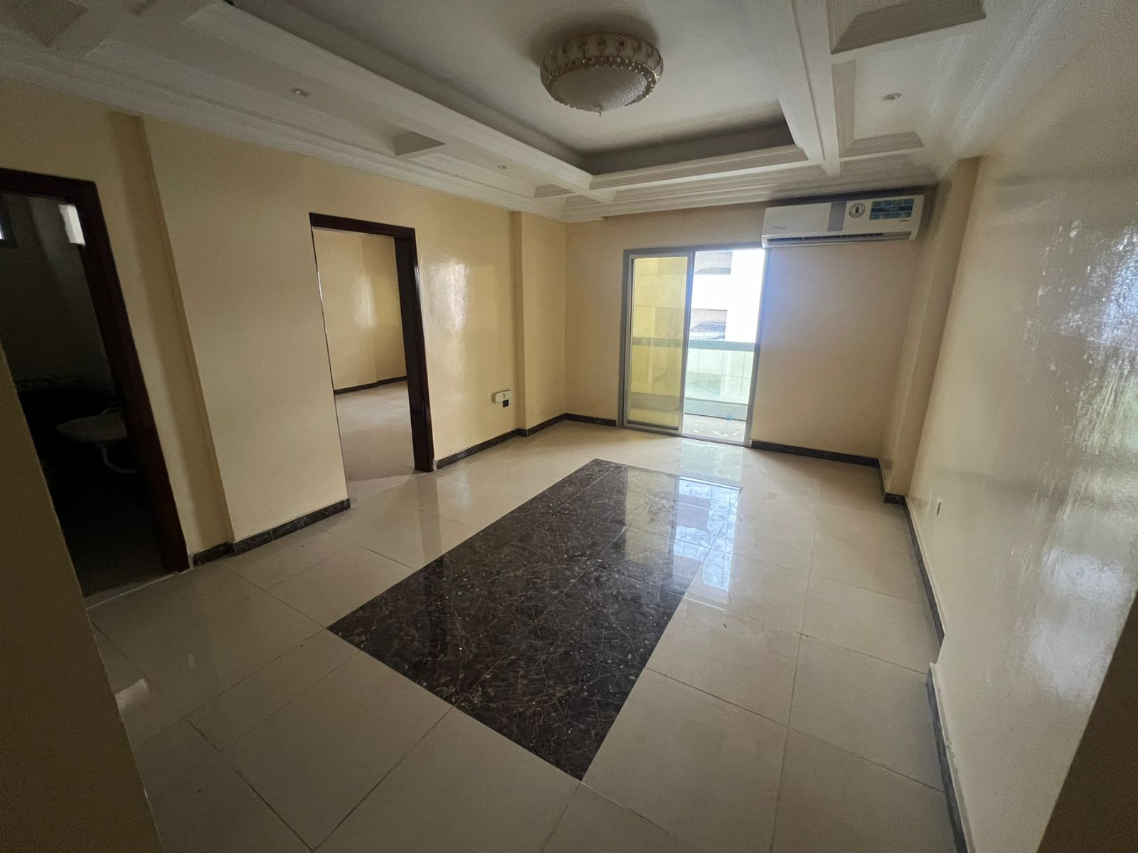 3 bedrooms, living room, 3 bathrooms, storage room, balcony, central air conditioning, suitable for families, maintenance is the owner's responsibilit