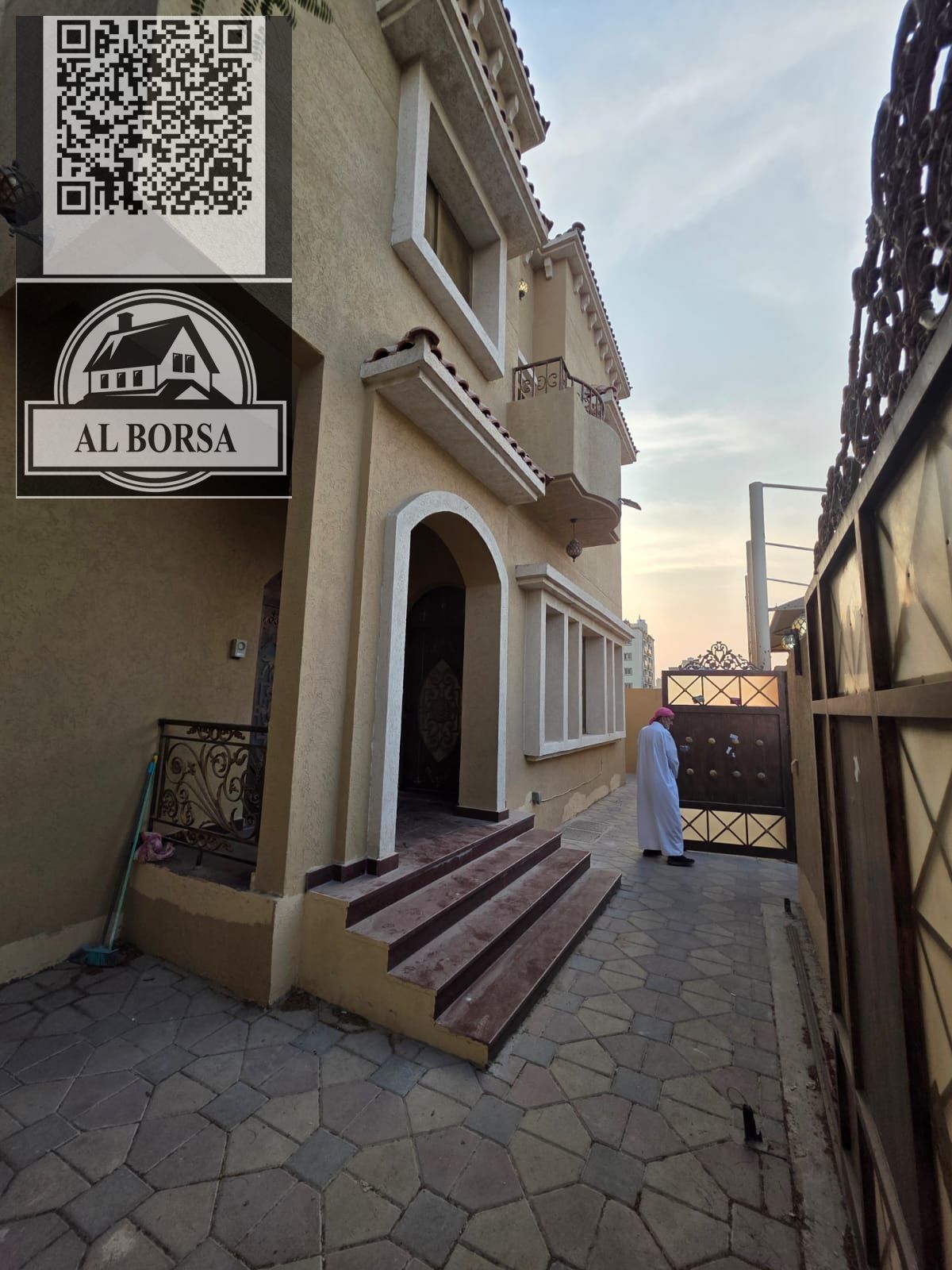 For rent in Rawda 3, a residential/commercial villa consisting of 5 master bedrooms, a majlis, a living room, and a maid's room.