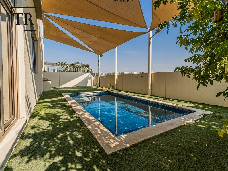 Community Views | Single Row | Private Pool