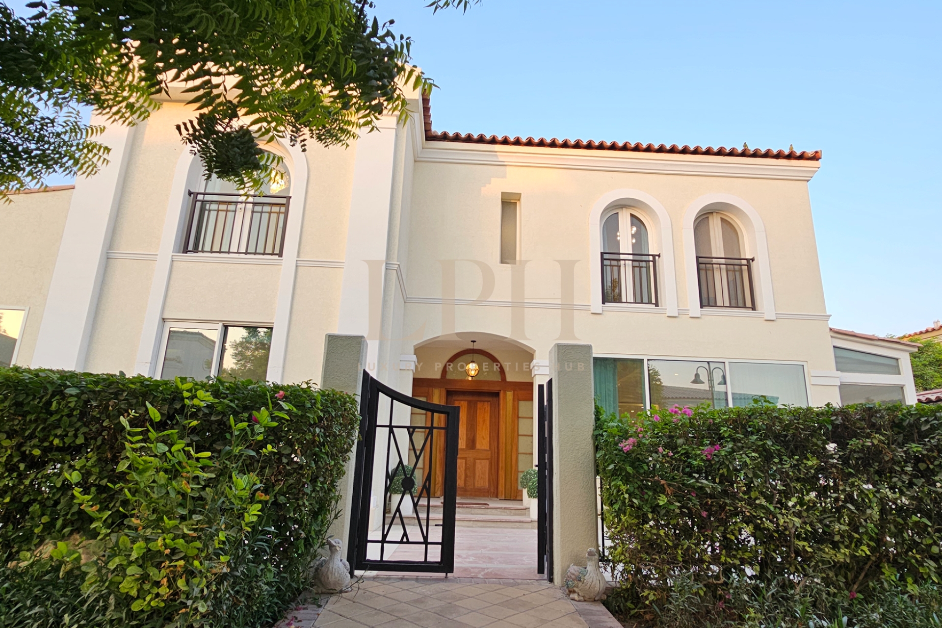 Lake View | 5BR Upgraded Villa | Vacant