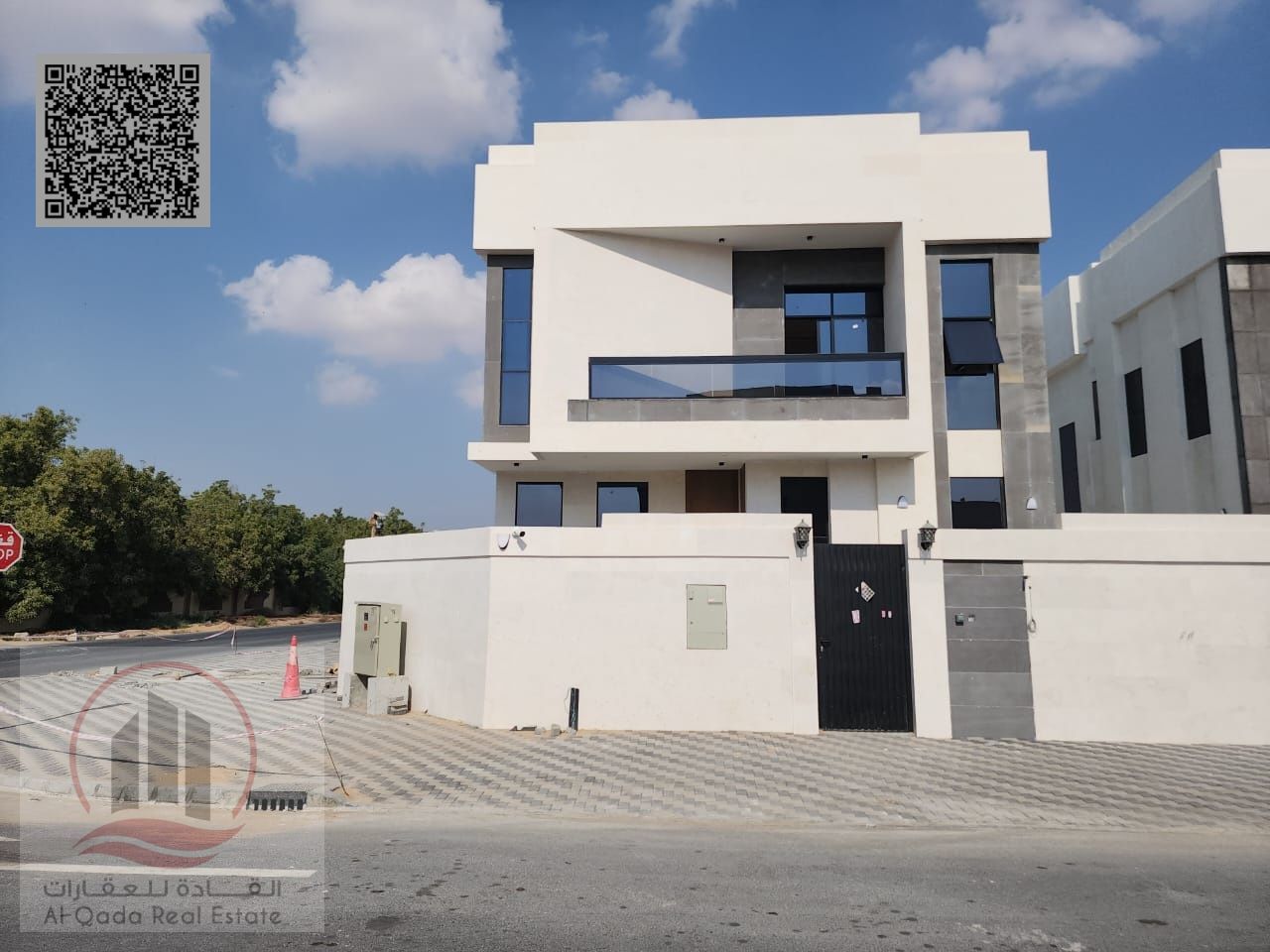 Villa for sale in Ajman, Al Zahiyah area. 5 bedrooms, majlis, living room, and maid's room. Freehold ownership for all nationalities. Bank financing a