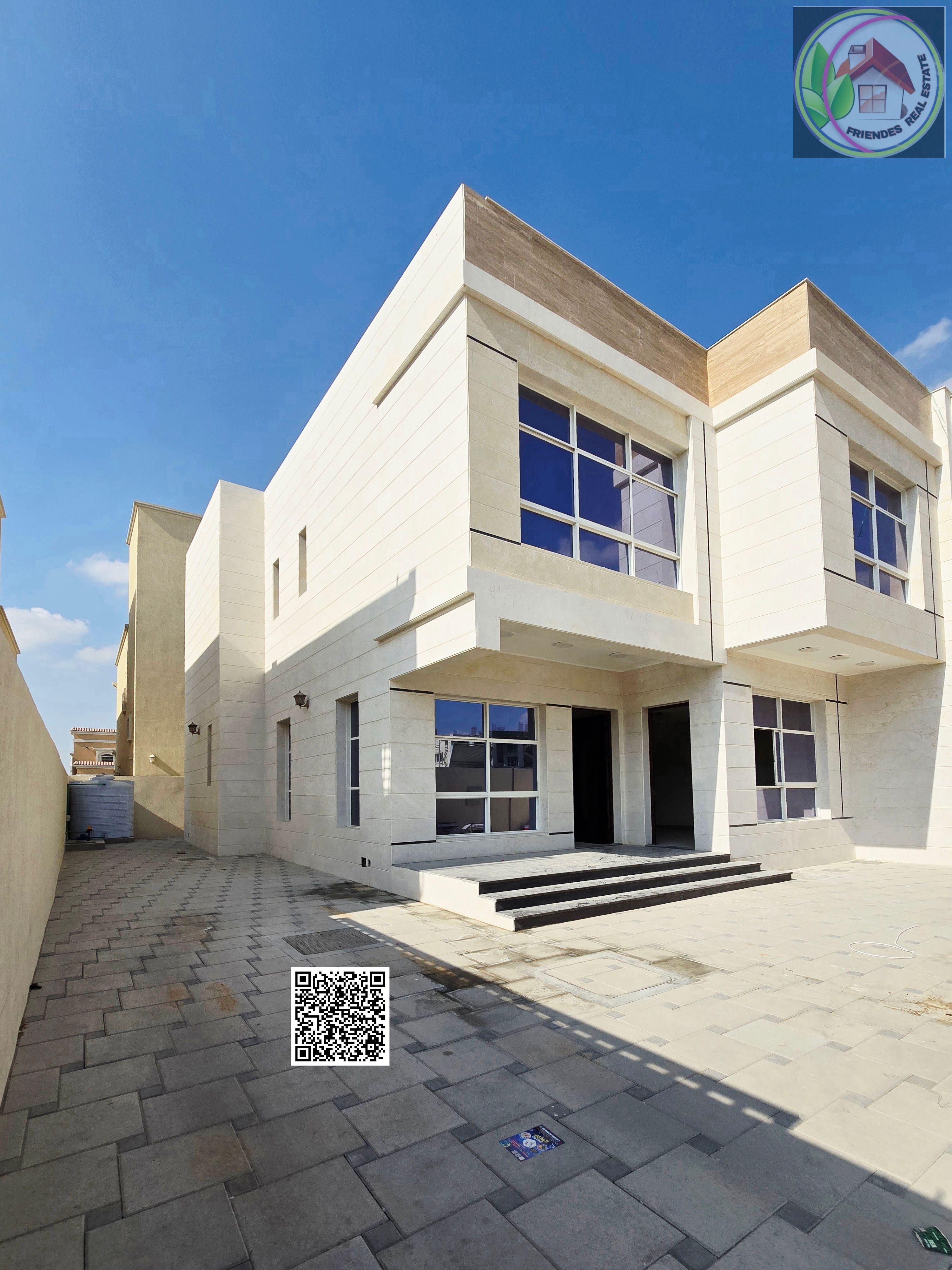 Stone villa for sale opposite the mosque. Large garden. Freehold ownership, inheritable by children.