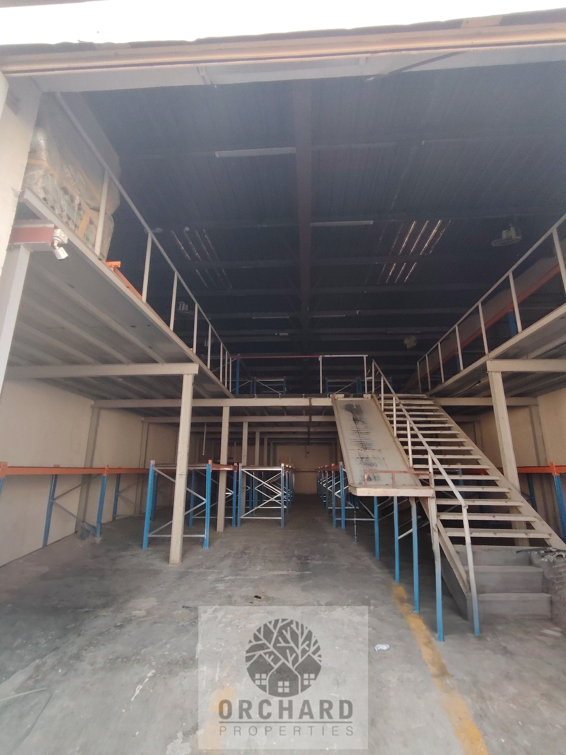 5000 SQFT WITH MEZZANINE/SUITABLE FOR STORAGE/ ROADFACING LOCATION/ ENOUGH SPACE FOR LOADING UNLOADING AREA/RENT 170,000DH/ INDASTRIAL AREA18 (SHARJA)