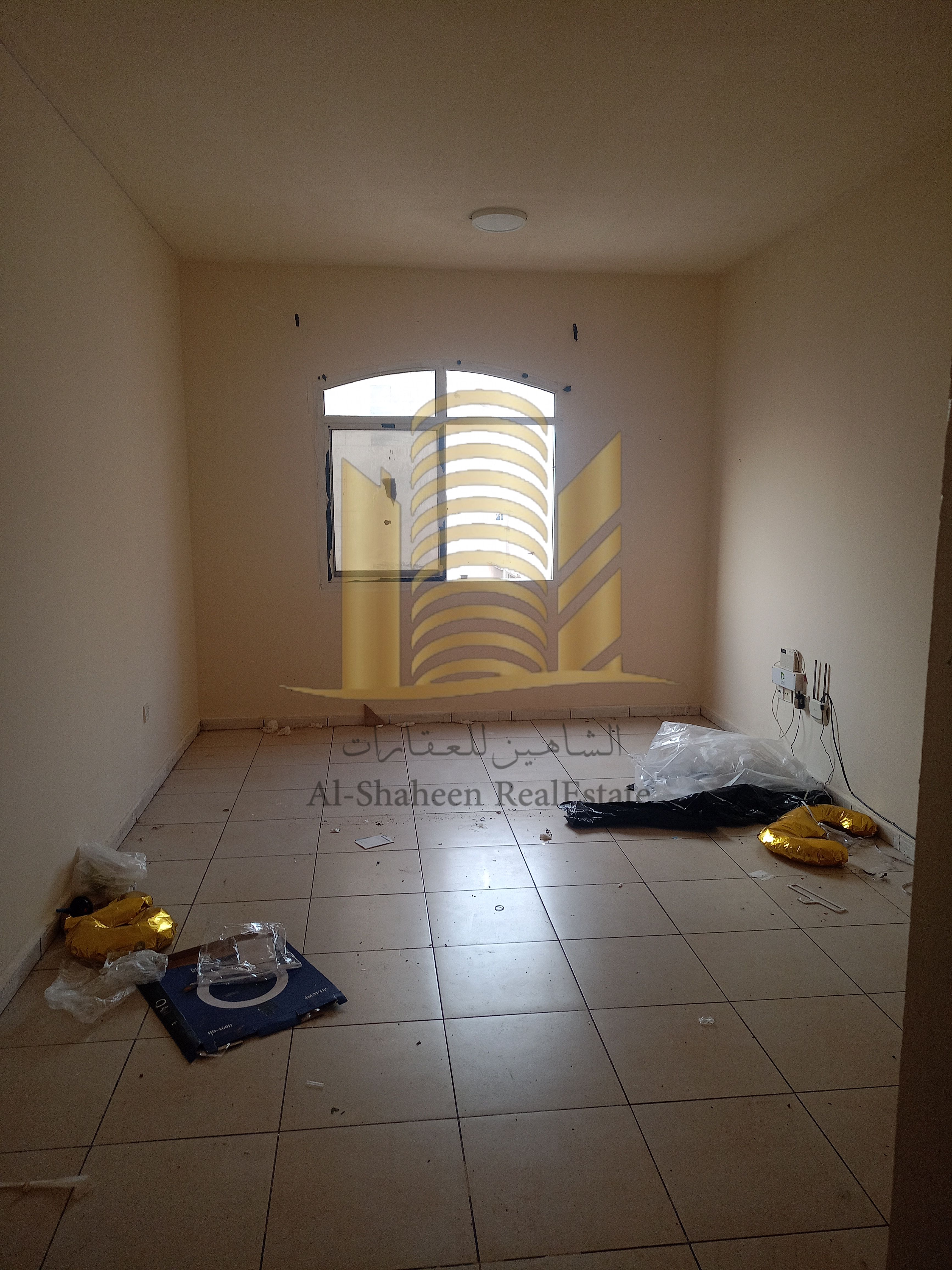 Studio apartment for annual rent in Al Nuaimiya 2, King Faisal Street, with a separate kitchen.