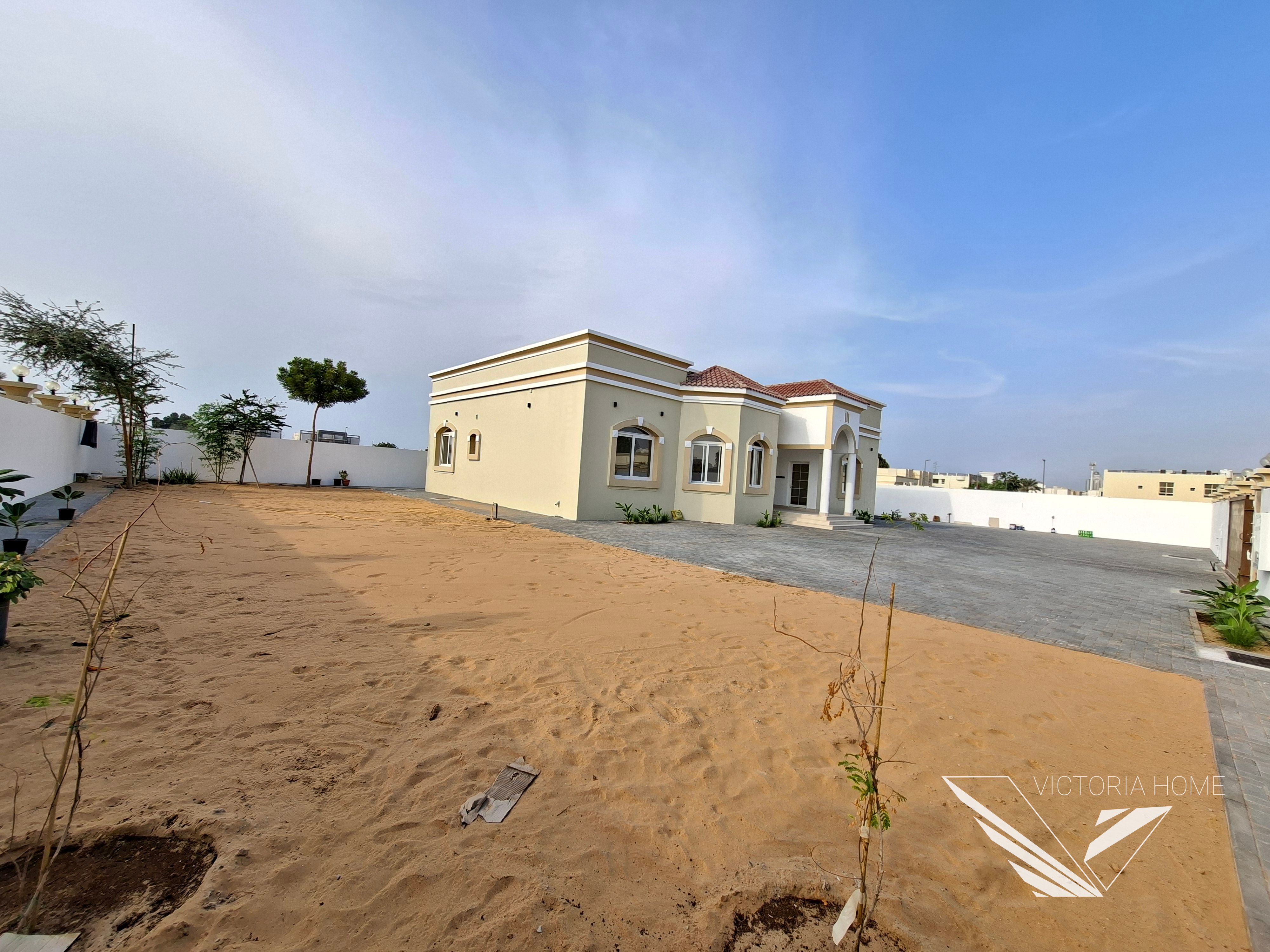 Spacious!4Bedroom villa big hall brand new big yard villa al Azra sharjah