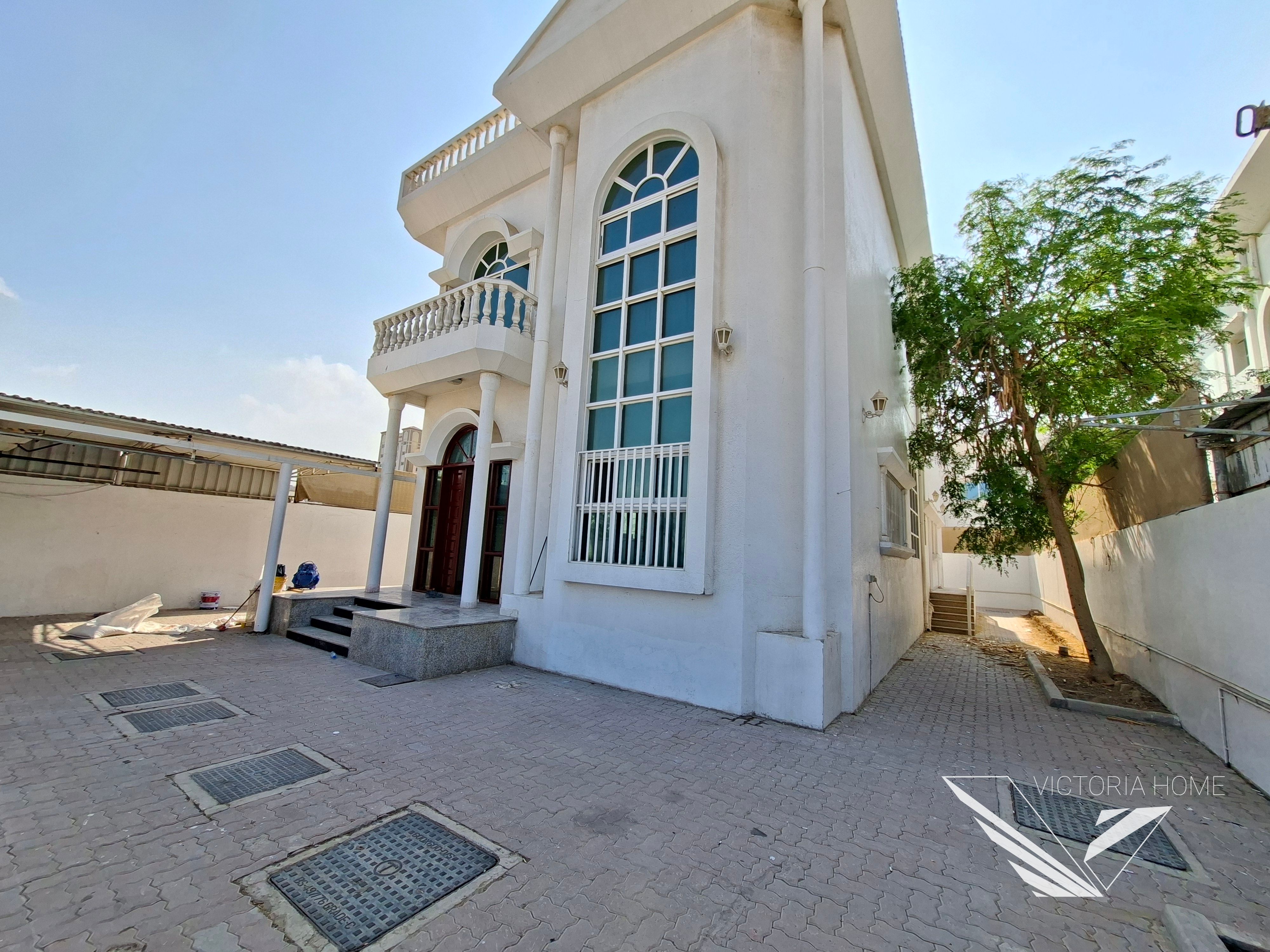Spacious!5 bedroom hall majlis inside parking central ac central gass sharqan sharjah