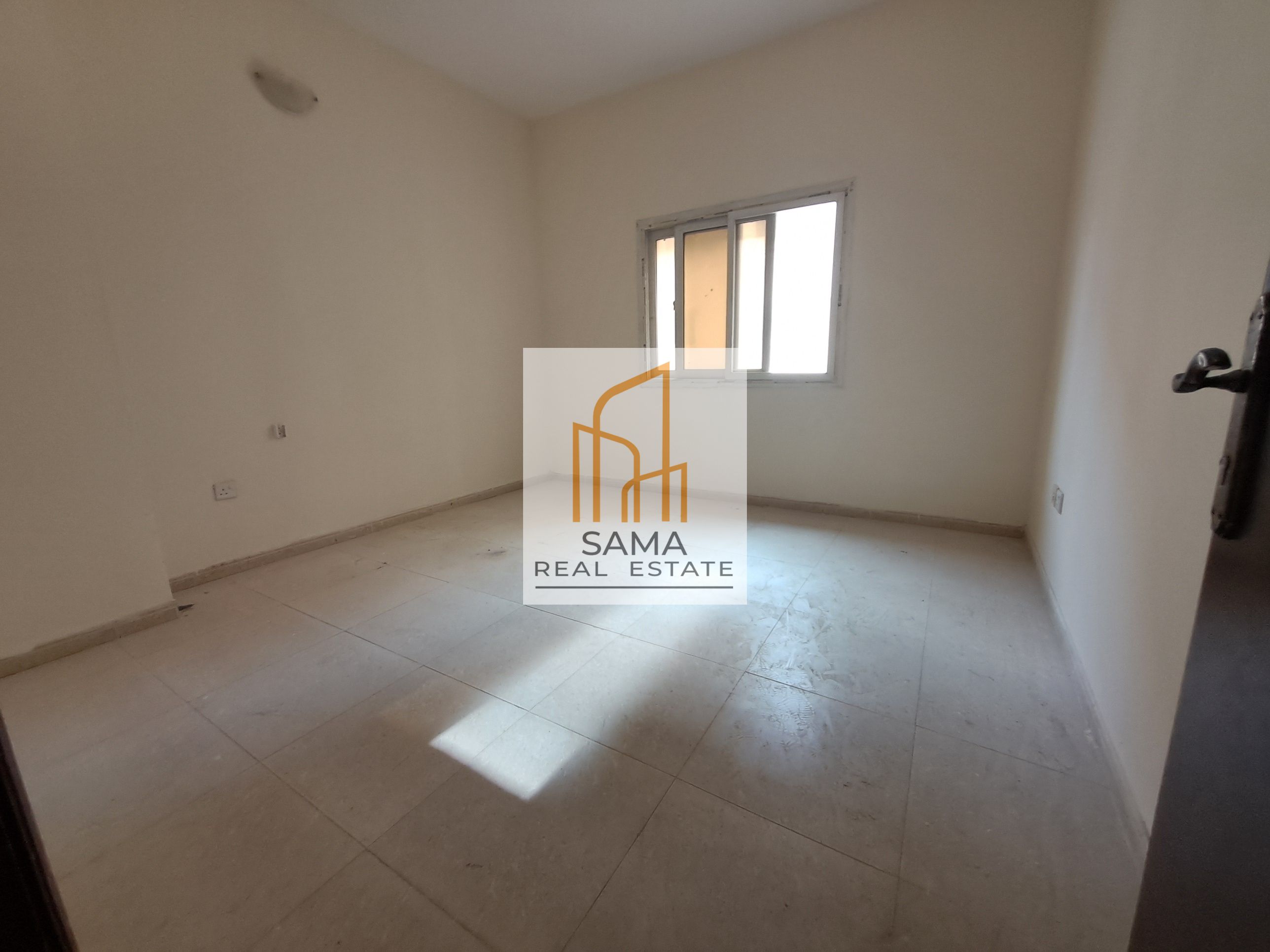 Low Price Lavish 1Bhk || Prime Location || Free Maintenance || Neat And Clean Family Building || Near Lulu