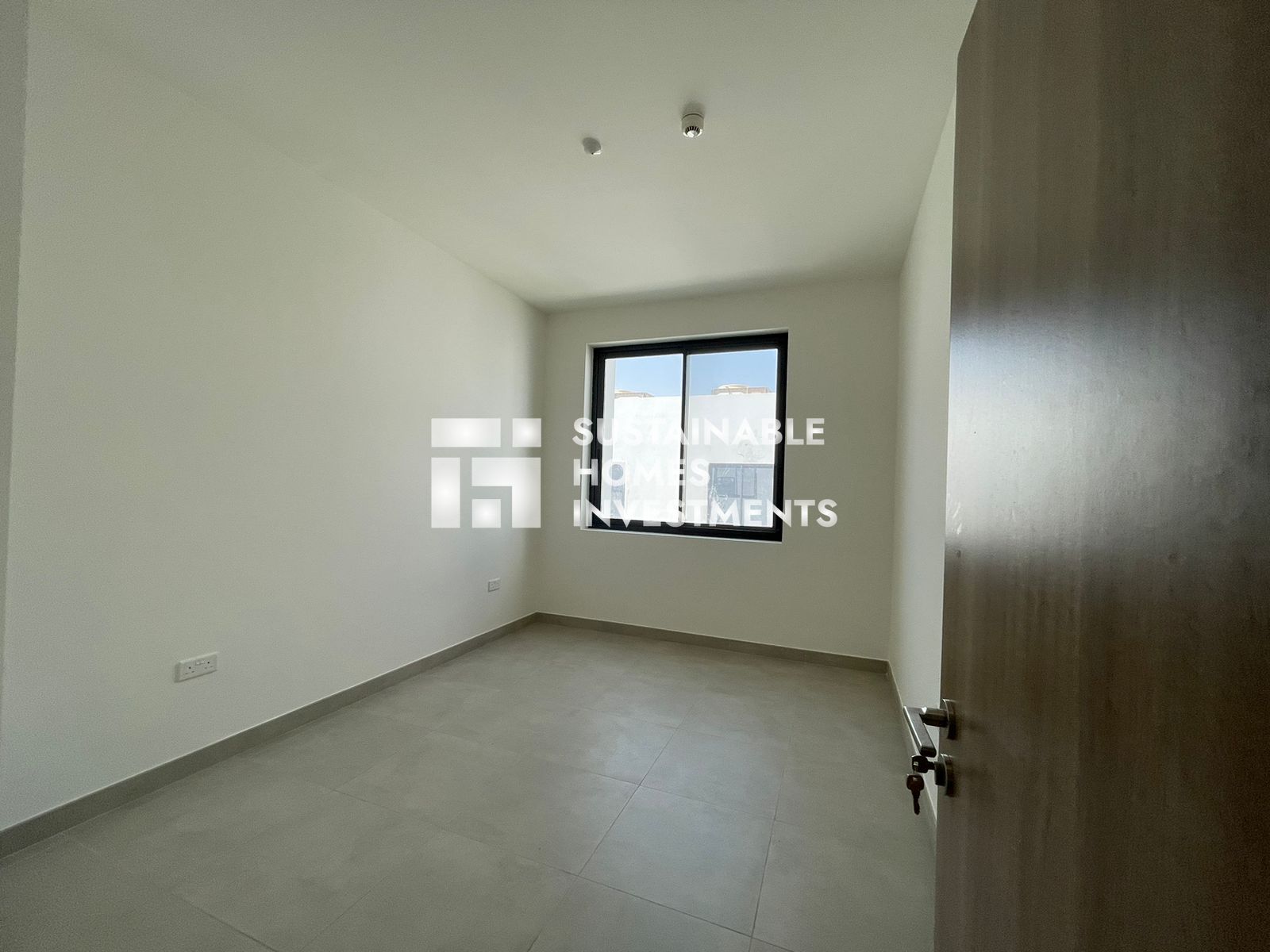 Hot Deal ! Ready To Move | Modern Living