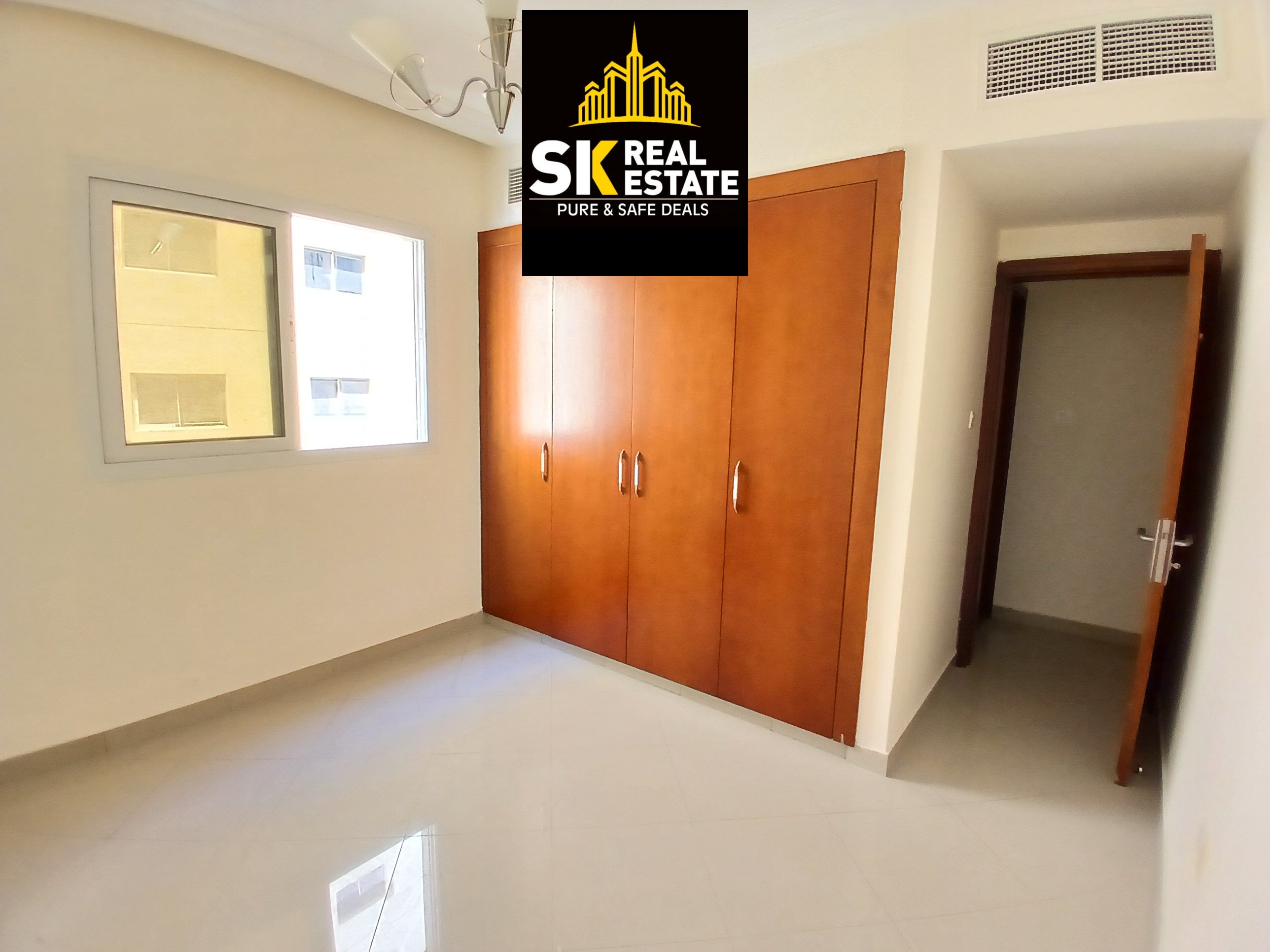 READY TO MOVE _ LUXURY 1 BHK IN 41K IN 4 CHQS _ WITH GYM SWIMMING POOL KIDS PLAY AREA FREE _ NEAR DUBAI EXIT