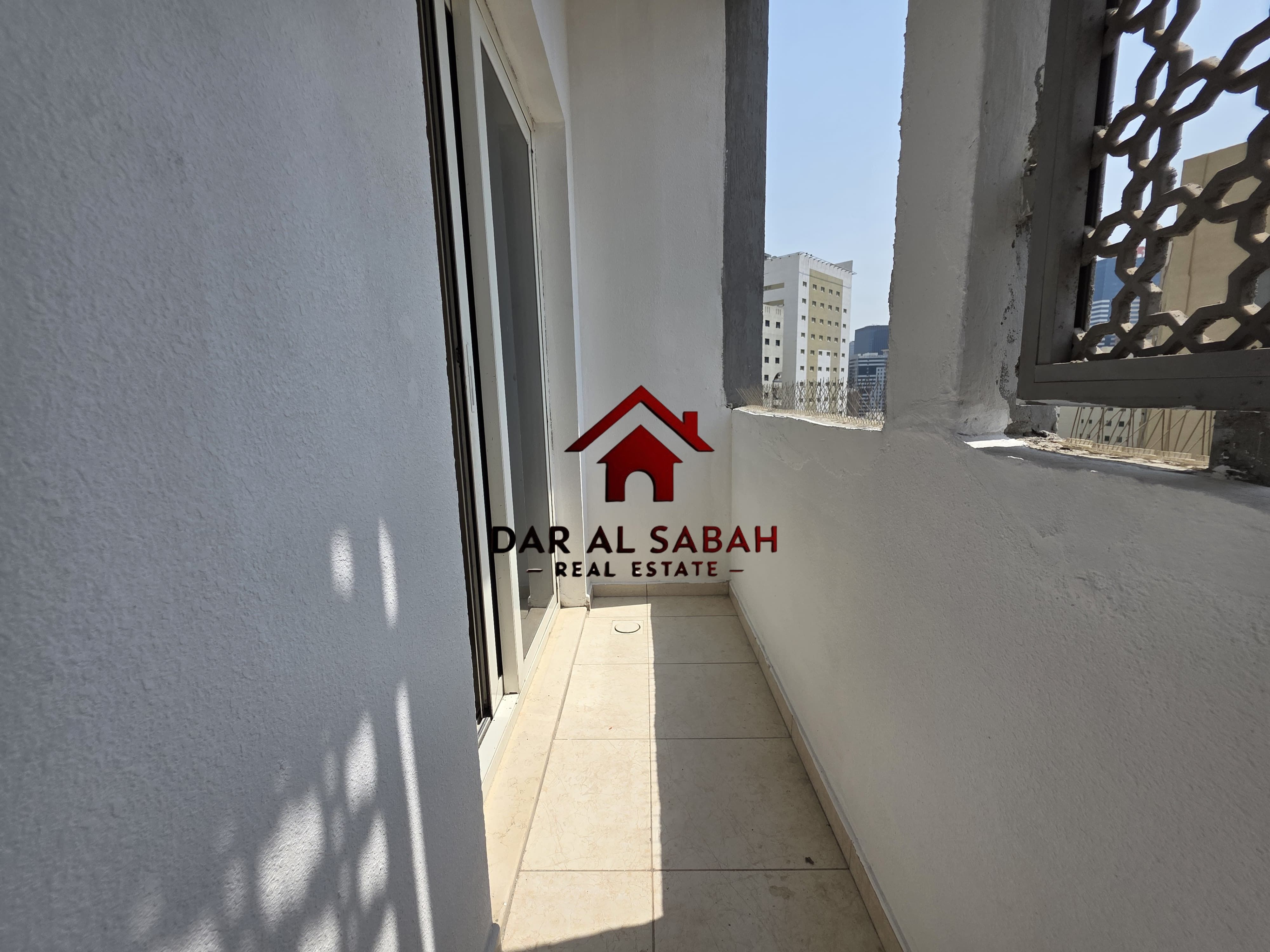 READY TO MOVE IN•HUGE SIZE 1BHK WITH BALCONY•MASTER BEDROOM•GYM-POOL FREE•NEAR PARK IN 42K