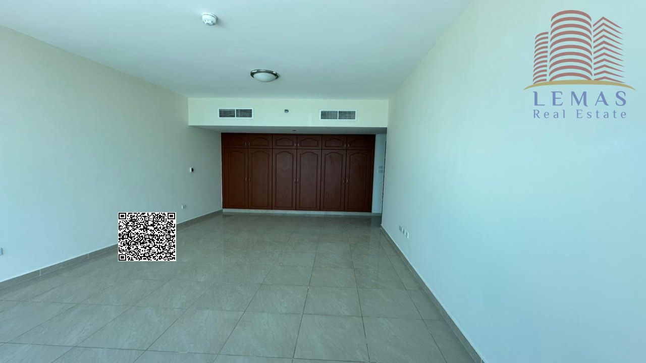 2bhk for rent with full sea view and closed kitchen.