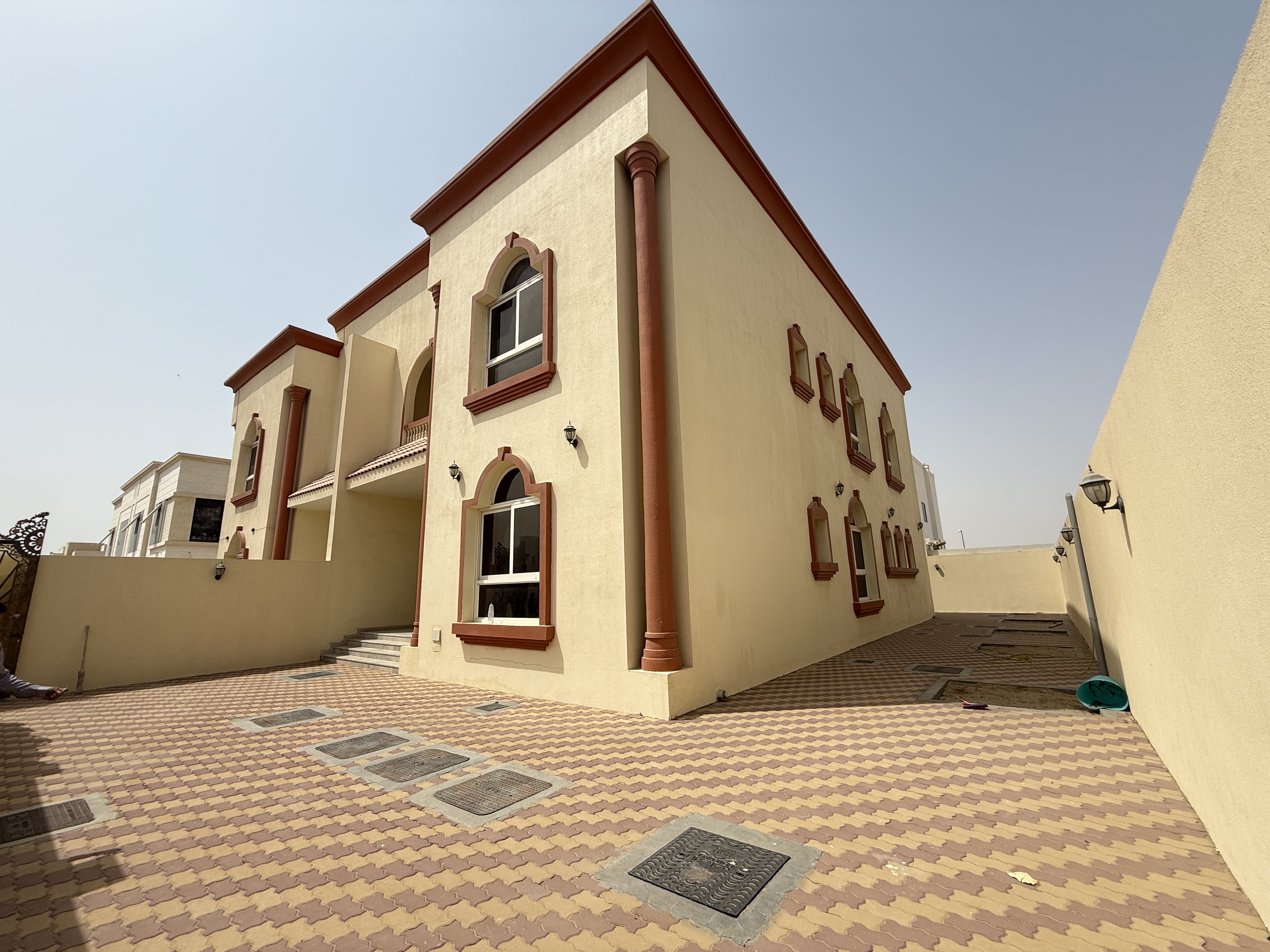 Levish villa 4BHK 6washroom maid room in Hoshi