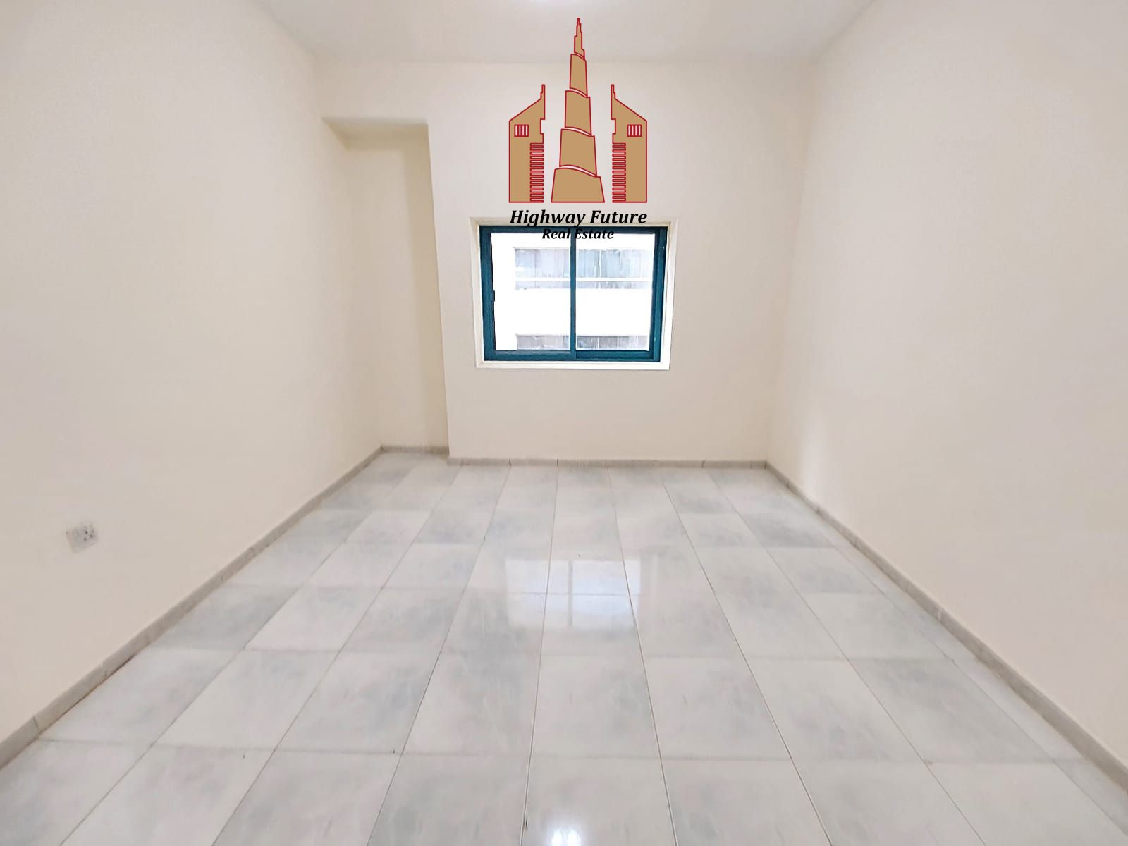 Spacious 2BHk apartment with Balcony | Close to Sahara centre |