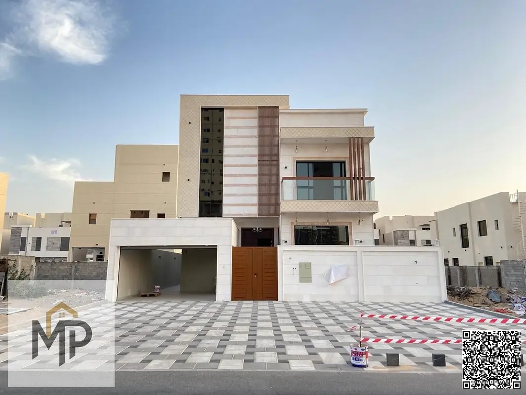 Luxury villa for sale in Al-Umrah, with a modern design, prime location, and integrated services, including registration fees.