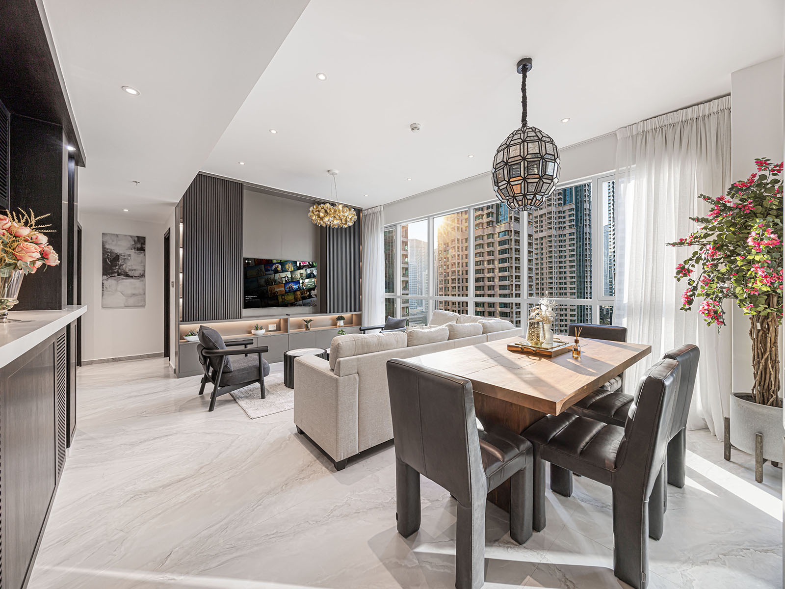 2BR Apartment with Burj Khalifa View & Balcony