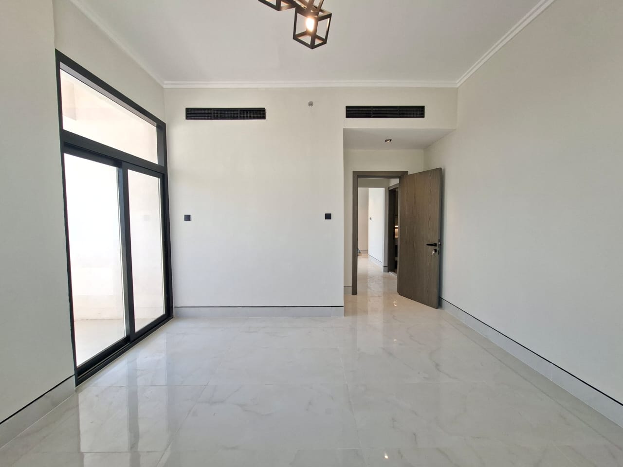 Lxury and brand new building in Al jada out sid 1bhk 2 washroom 2balcony 30days