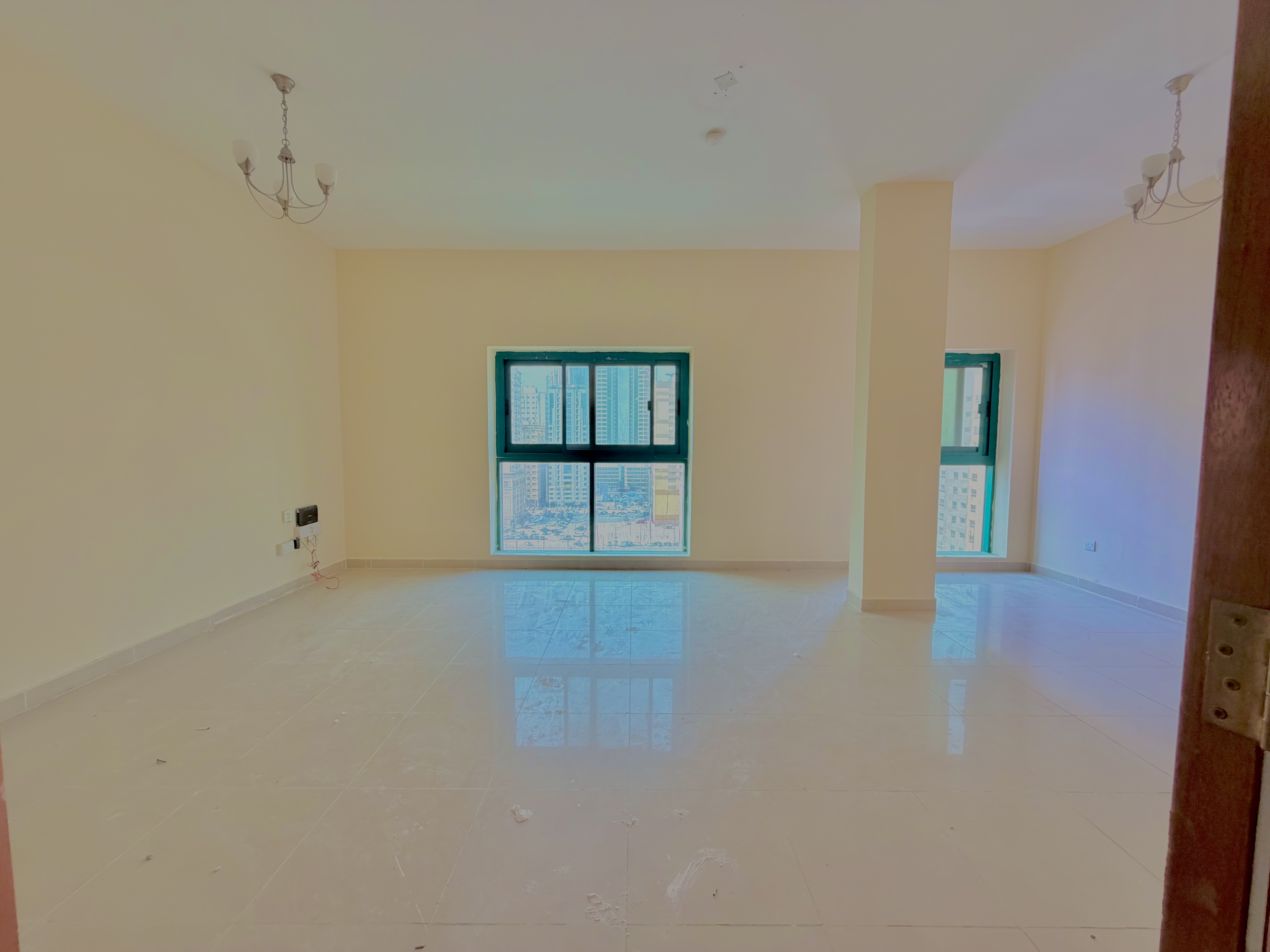 Very big 3 badroom ver species easy exit to Dubai hot offer