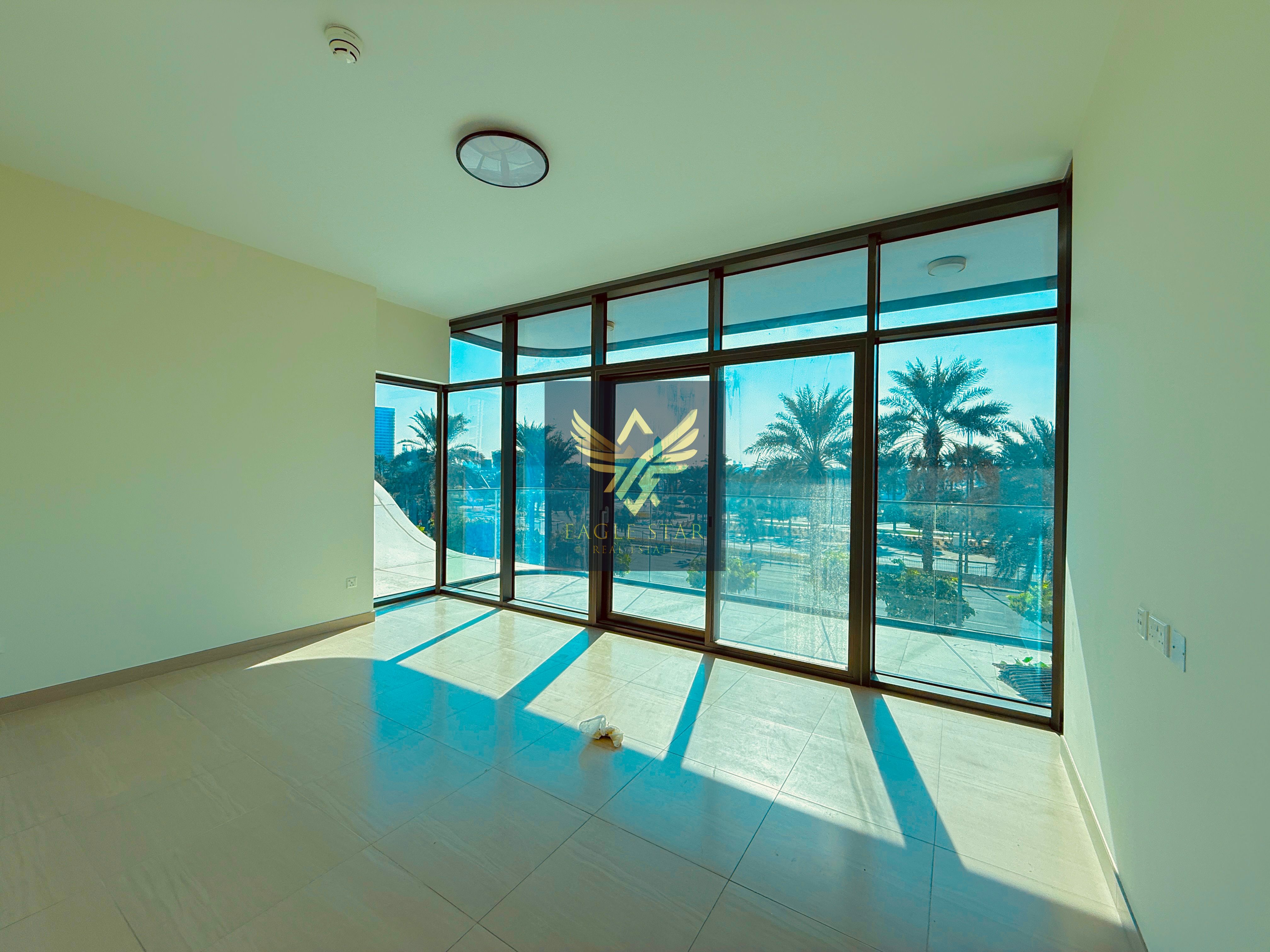 Gorgeous View / Sunny Apt / Storage Book Now Offer