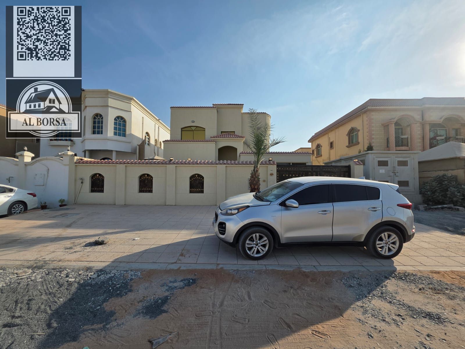 Villa for sale in Al Rawda 2, on a street and alley, 6 years old, next to a mosque, 6 rooms, a majlis, a hall, and a maid's room.