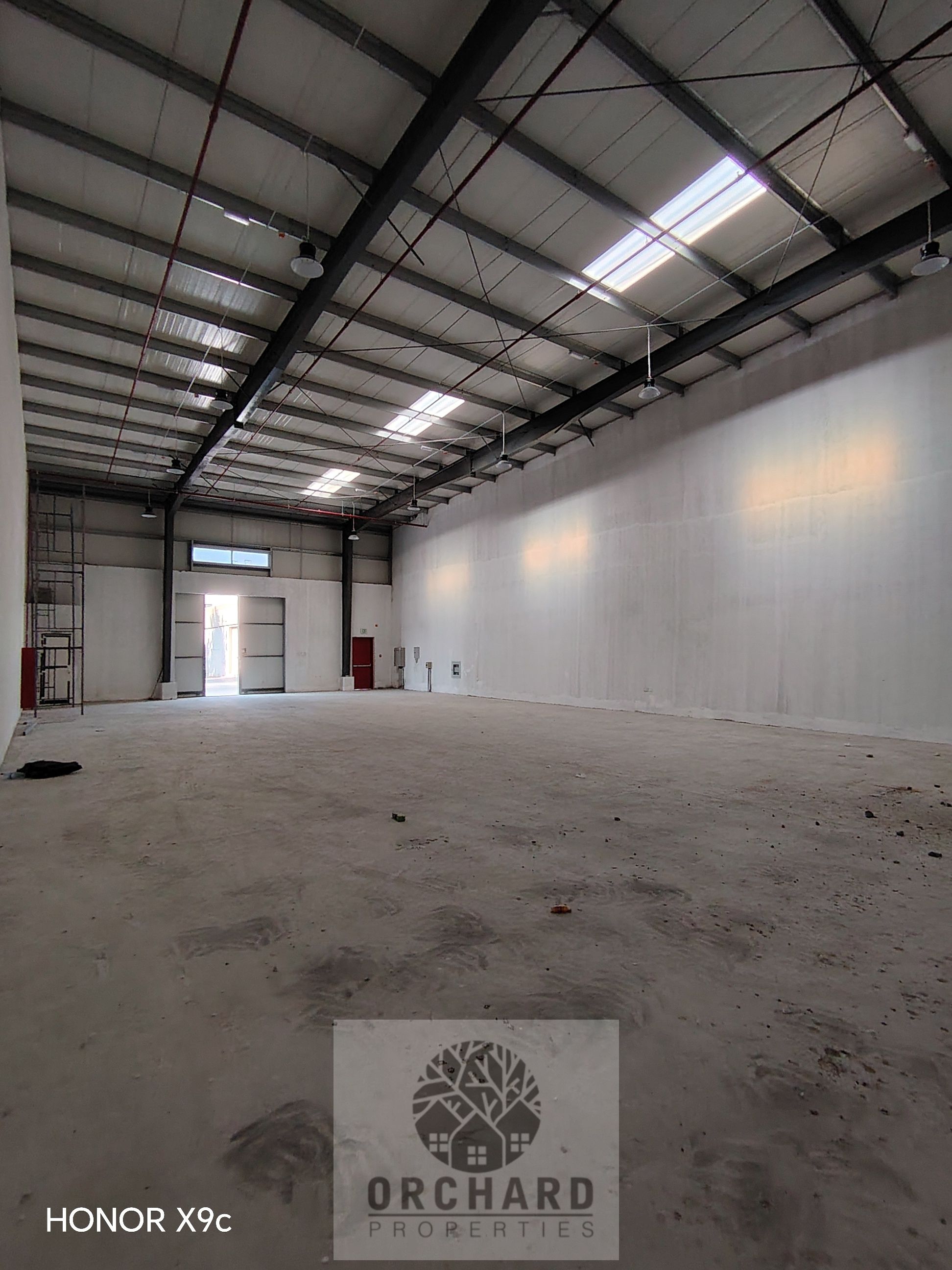 Good location on the main road/3200 Sqft/20 Kw power/Suitable for garage/Brand new/Rent 190,000K