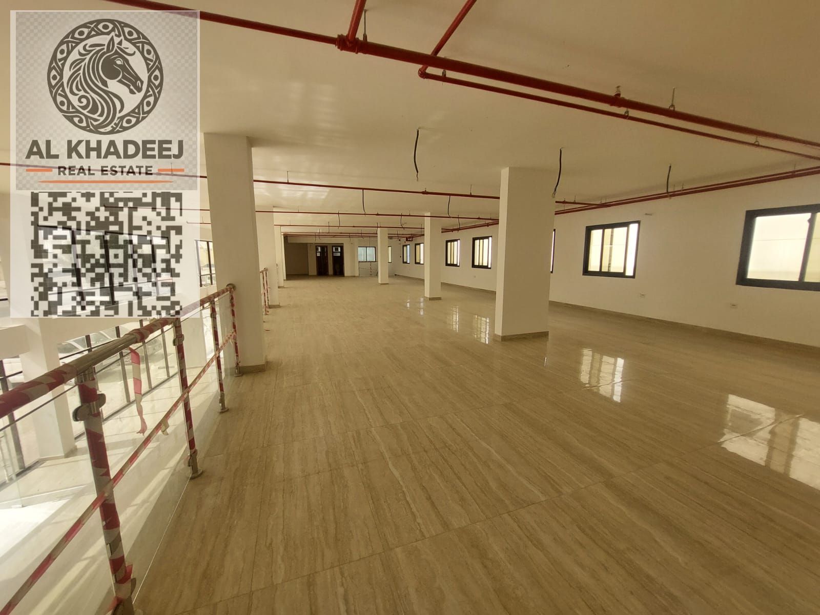 An opportunity for large-scale entrepreneurs: a spacious, luxurious shopping center ready for immediate operation, spanning 8,000 square feet.