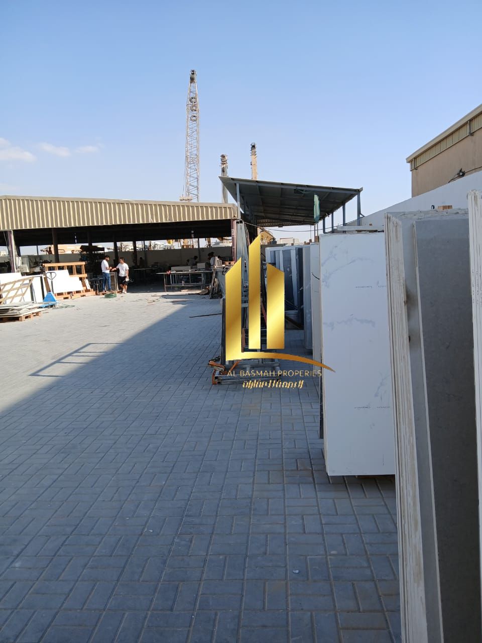 The entire floor is paved with interlocking pavers. Two ready-to-use ceramic showrooms. Currently leased to an investment company with an annual inc