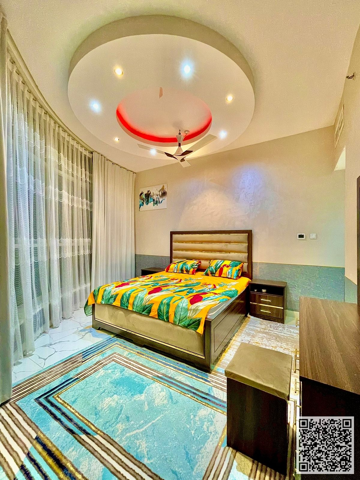 The most luxurious two-bedroom apartment, with sea view balcony, including all services, with a gym, swimming pool, and private parking