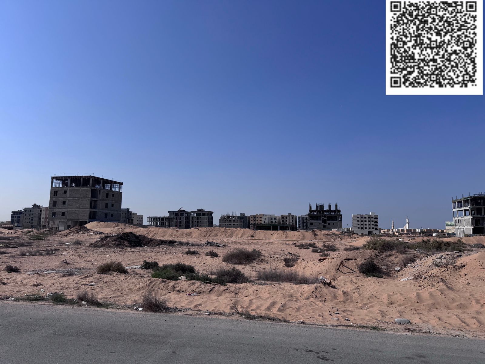 Land for sale in Ajman, Al Alia Global area. Residential/commercial ground floor + 4 floors. Area: 8,612 sq ft. Freehold ownership for all nationaliti