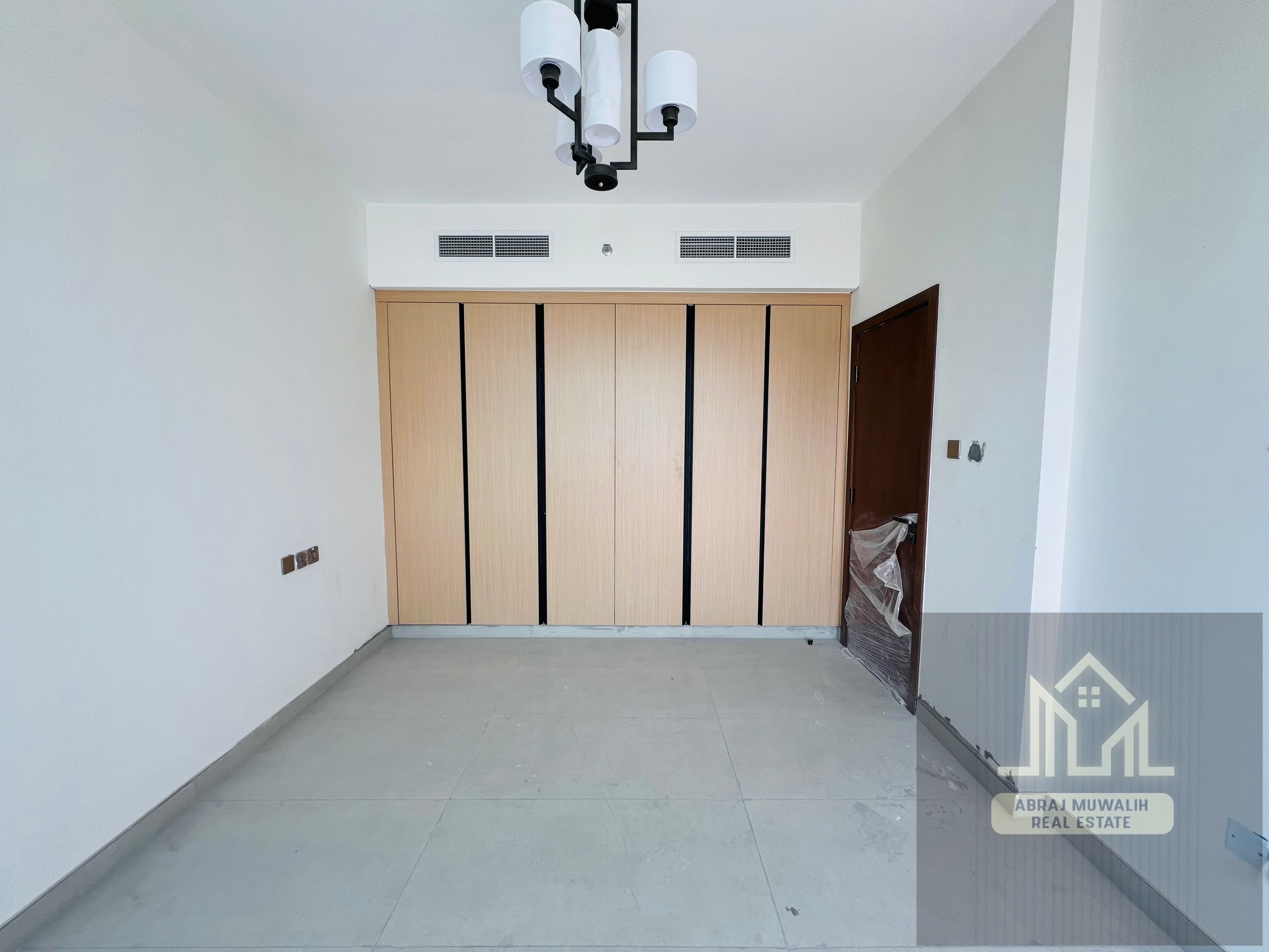 BRAND NEW BUILDING. . . . WITH BULD WARDROBE . . . SPECIOUS 2 BHK FOR FAMILY IN / 70K / 6CHQ PAYMENT