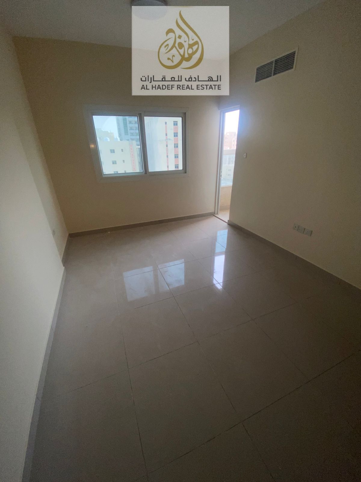 One-bedroom apartment with living room, annual rent, second tenant, with built-in wardrobes.