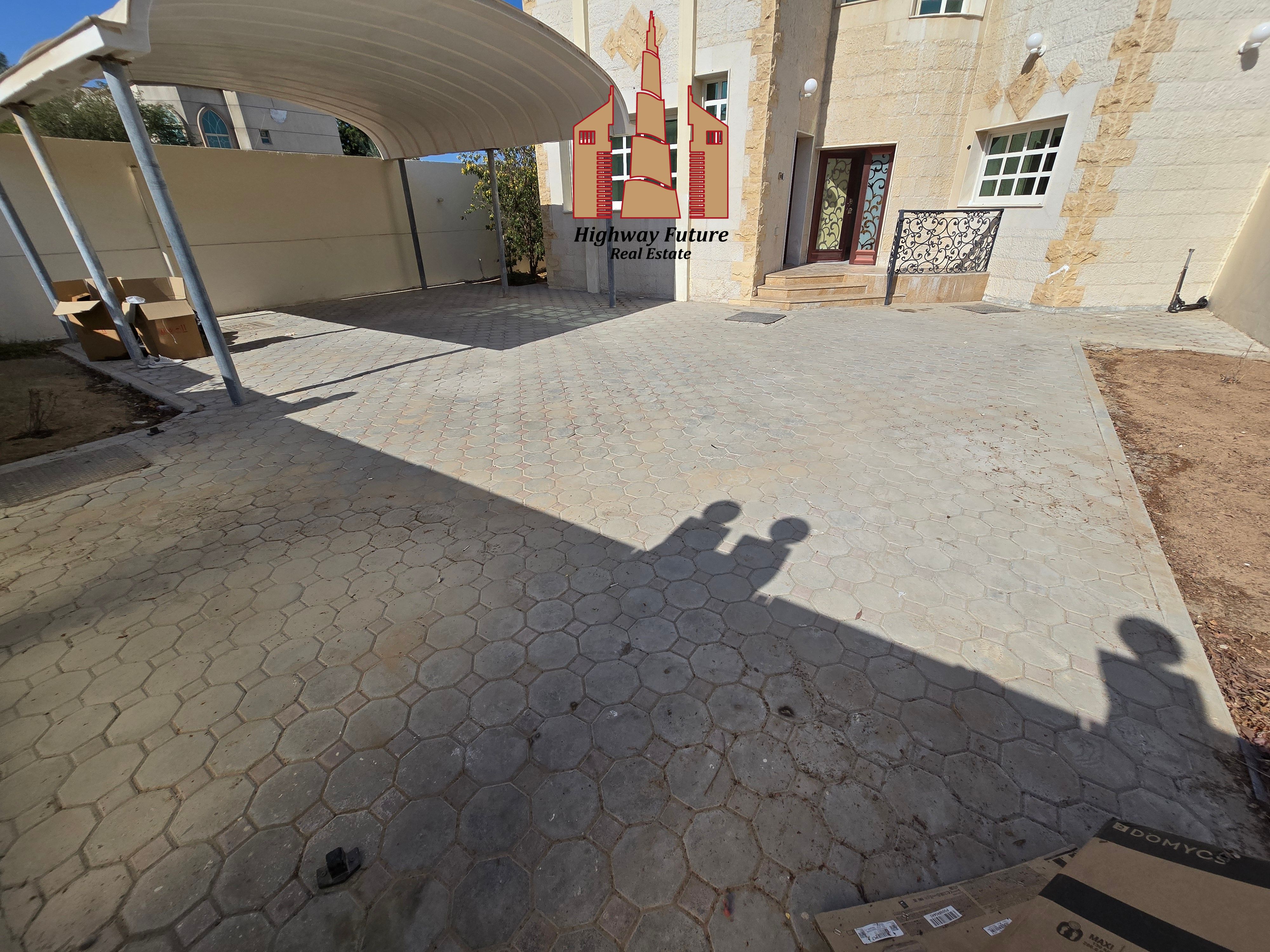 Like new 6 bedroom villa big Majlis maid room 4 master room parking near beach just 120k