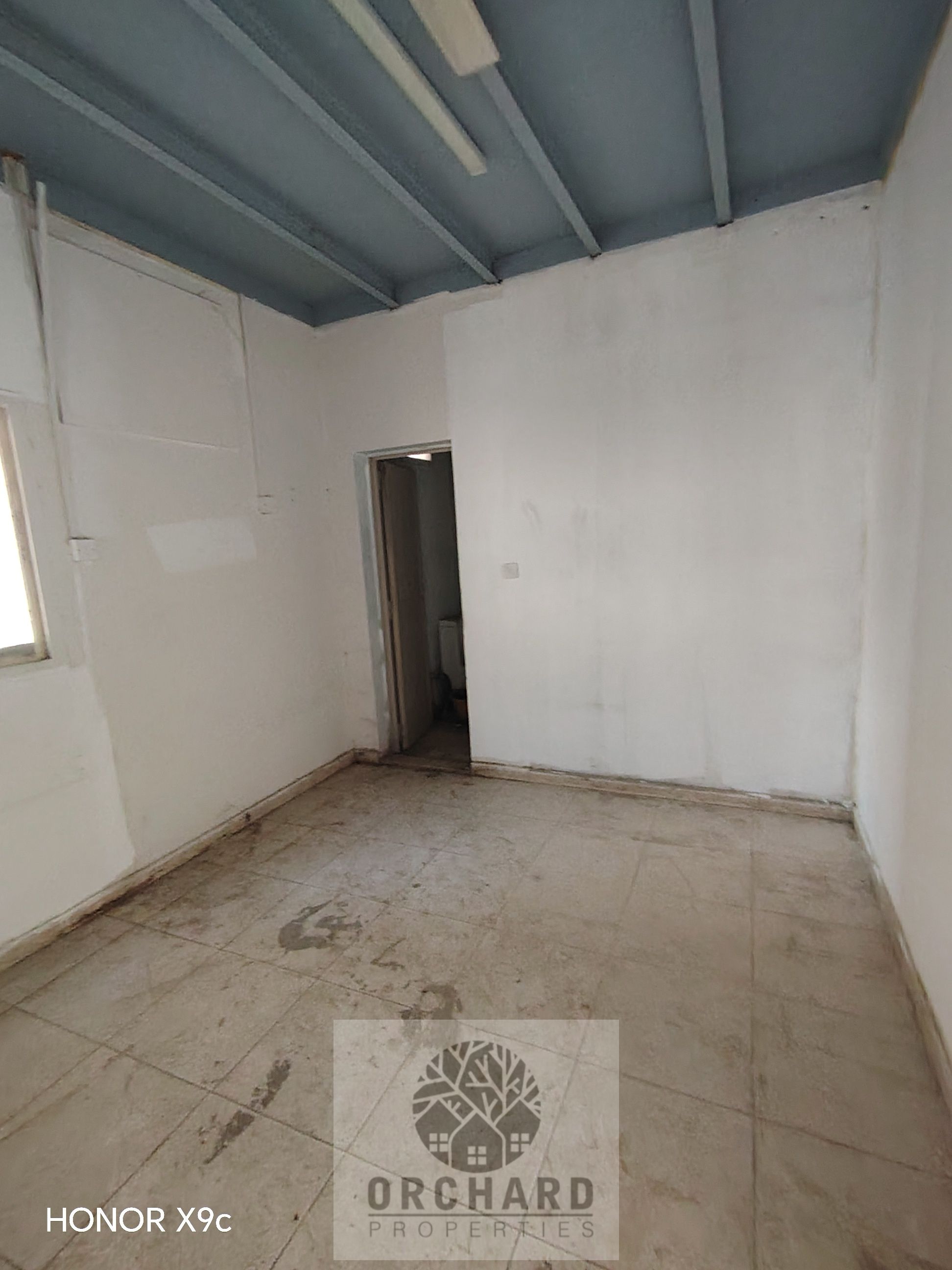 2500 SQFT WITH MEZZANINE/GROUND 1500/MEZZNINE 1000/ELECTRICITY 20KW/Rent 120,000Aed
