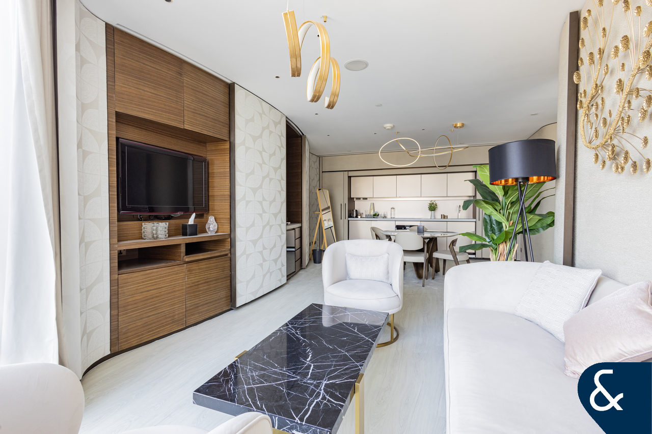 Upgraded | Large Kitchen | Bath tub