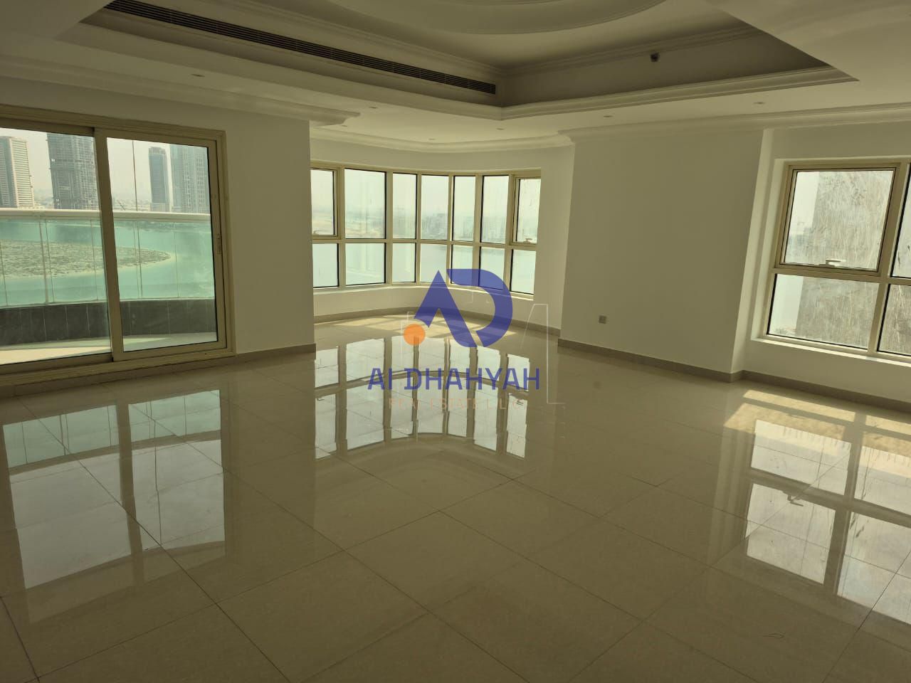 Stunning Apartment for Sale in Al Khan – Panoramic Lake View Experience luxury living in one of Sharjah’s most prime locations. A massive apartment of