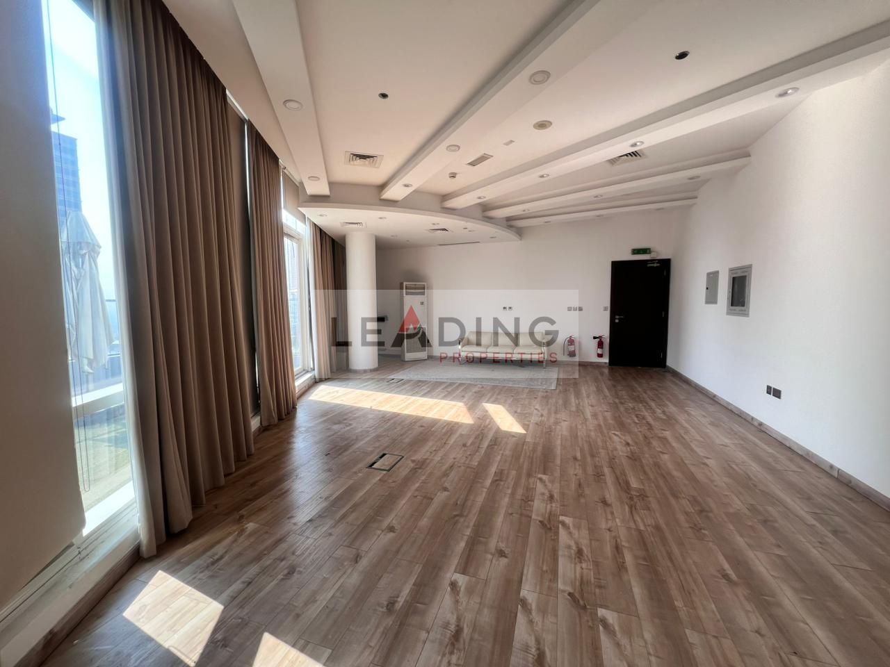 HIGH FLOOR/BELOW THE MARKET PRICE/WITH TERRACE/SKYLINE VIEW