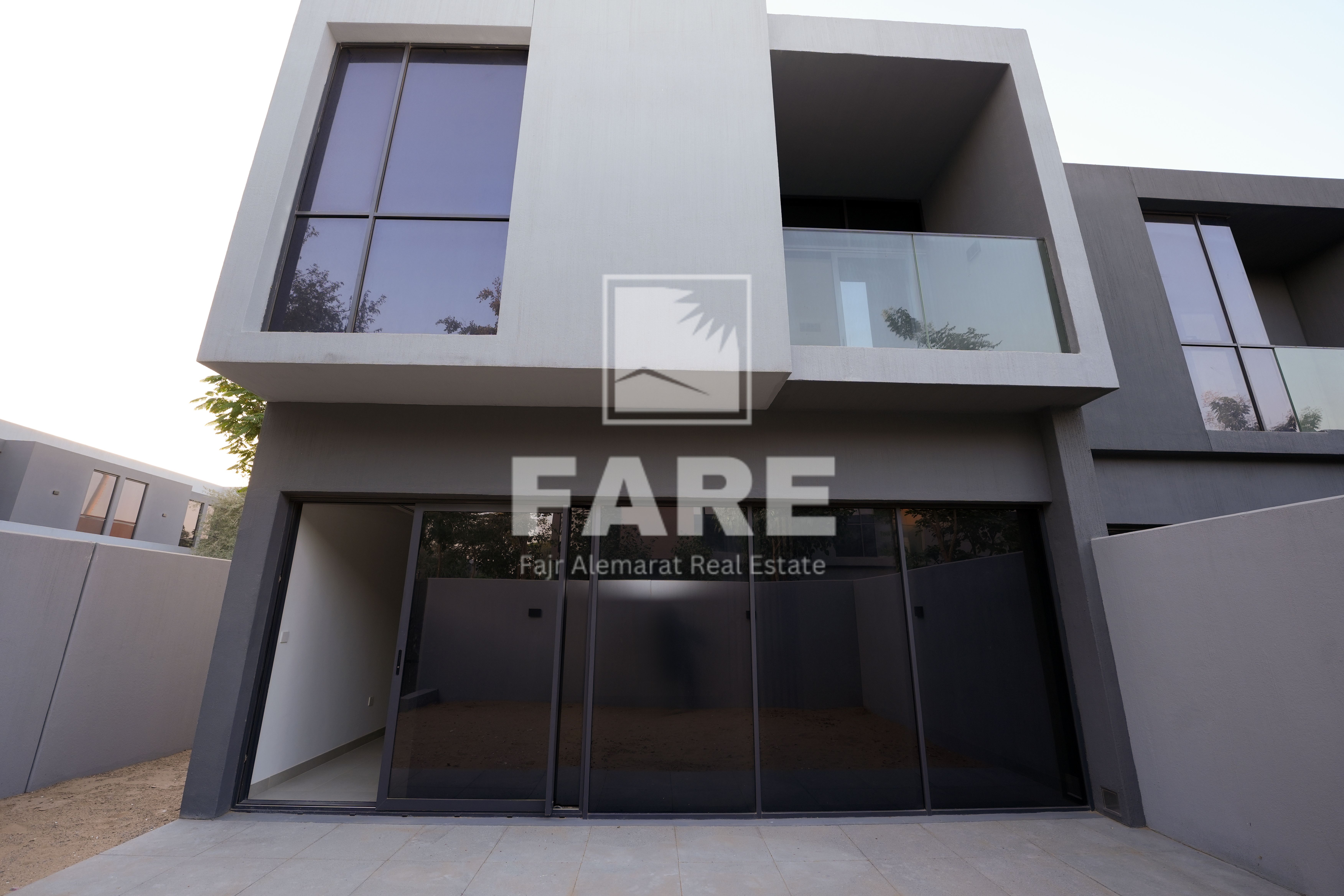 Elegant 3-Bedroom Townhouse with Spacious Living Room
