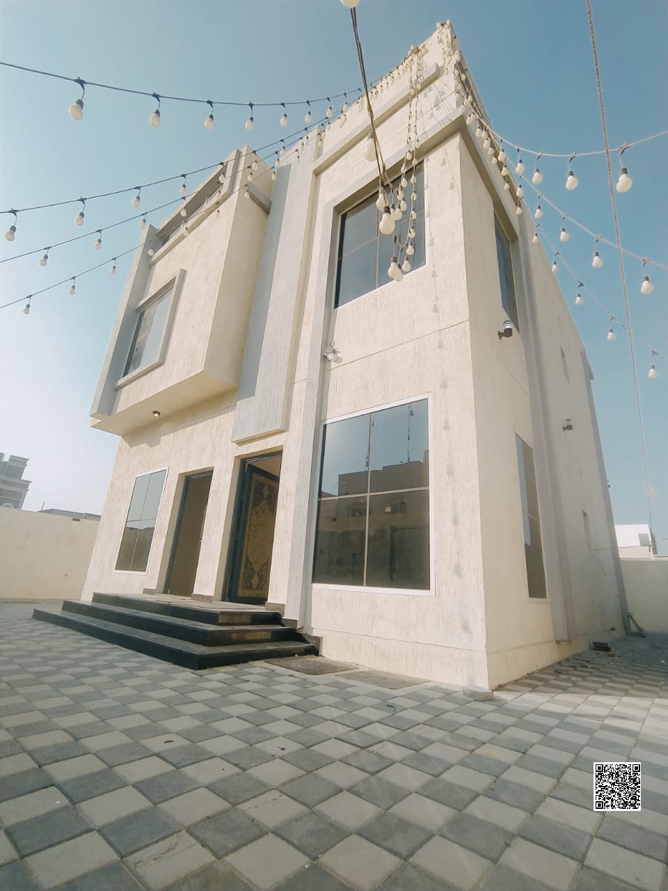 Villa for rent in Ajman, Al Zahia, at the best price. 3 bedrooms, living room, majlis, and maid's room. Only 80,000 AED, payable in two installments.