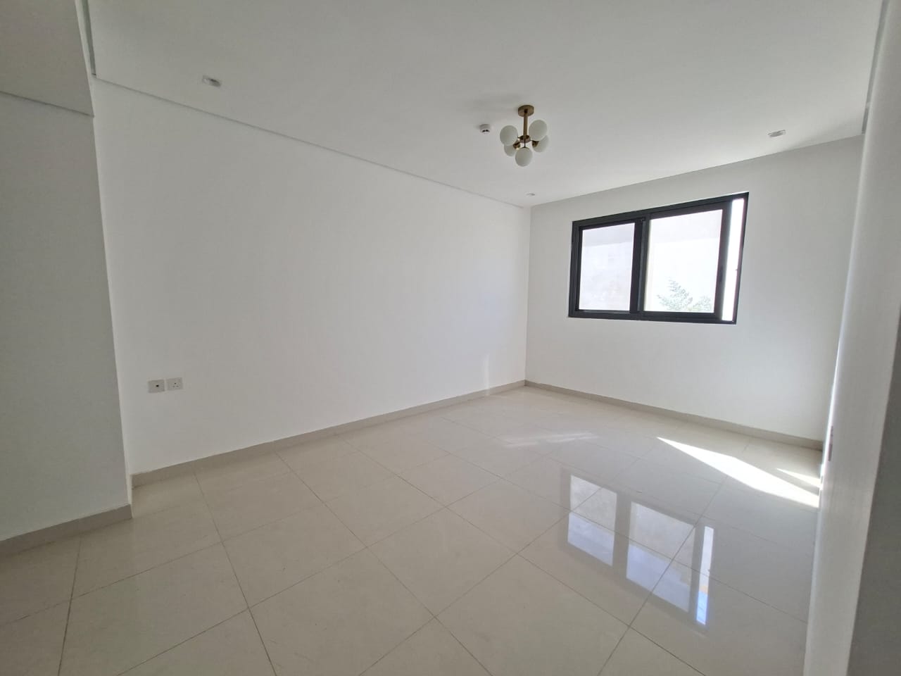 Lxury and brand new apartment 1bhk big apartment 2 washroom