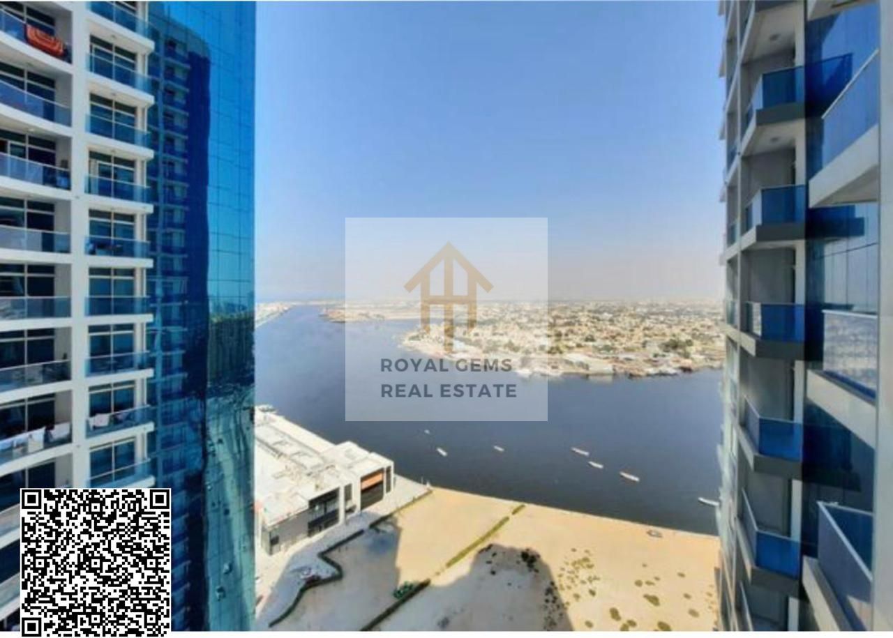 Three-Bedroom Apartment in Oasis Tower 1 with Pool GYM and Parking