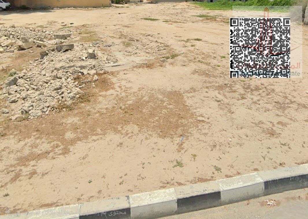 Residential/commercial land for sale in Al Nakheel, on a street just minutes from the Corniche.