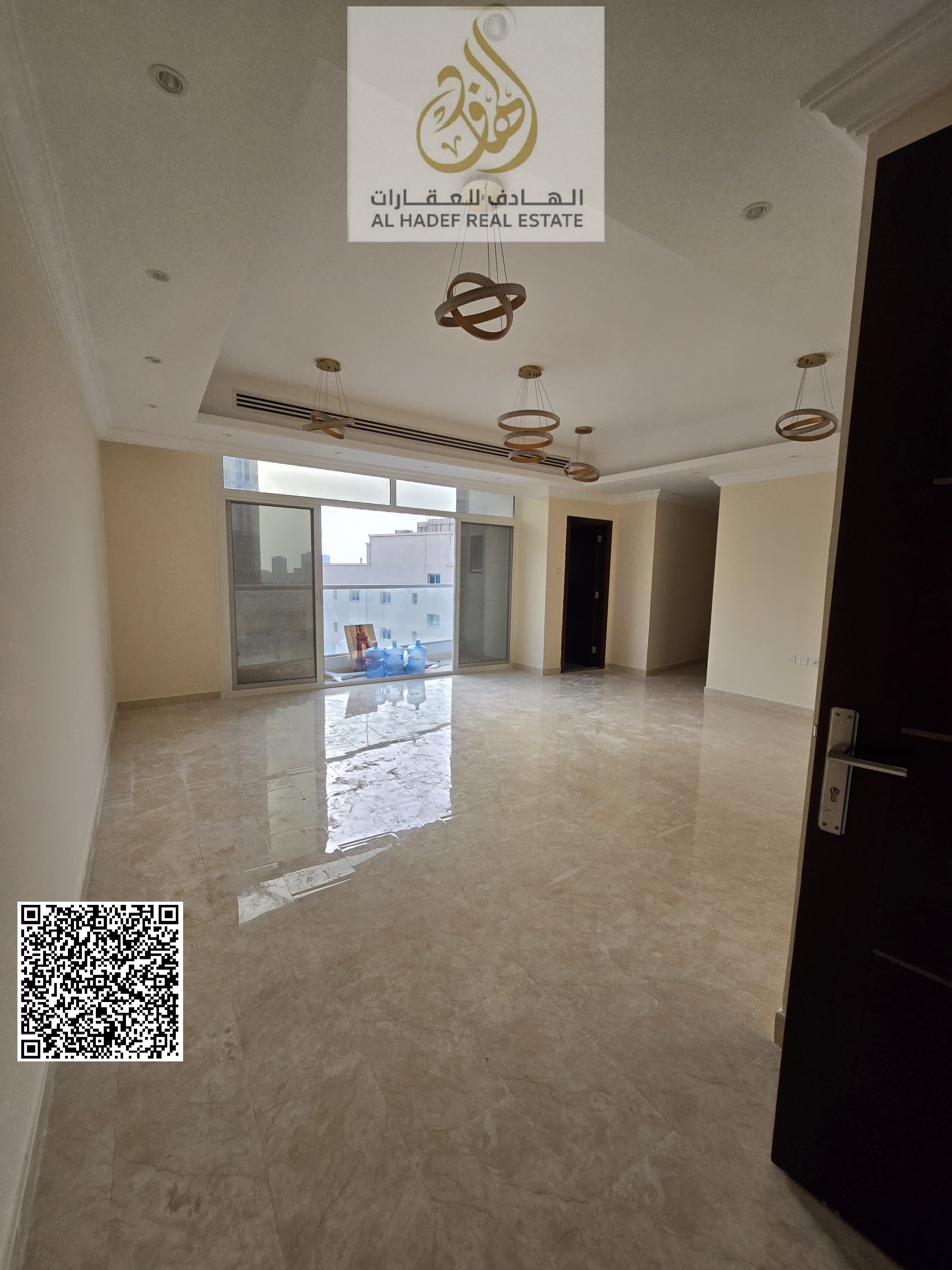 Three bedrooms, a living room, three bathrooms, panoramic view
