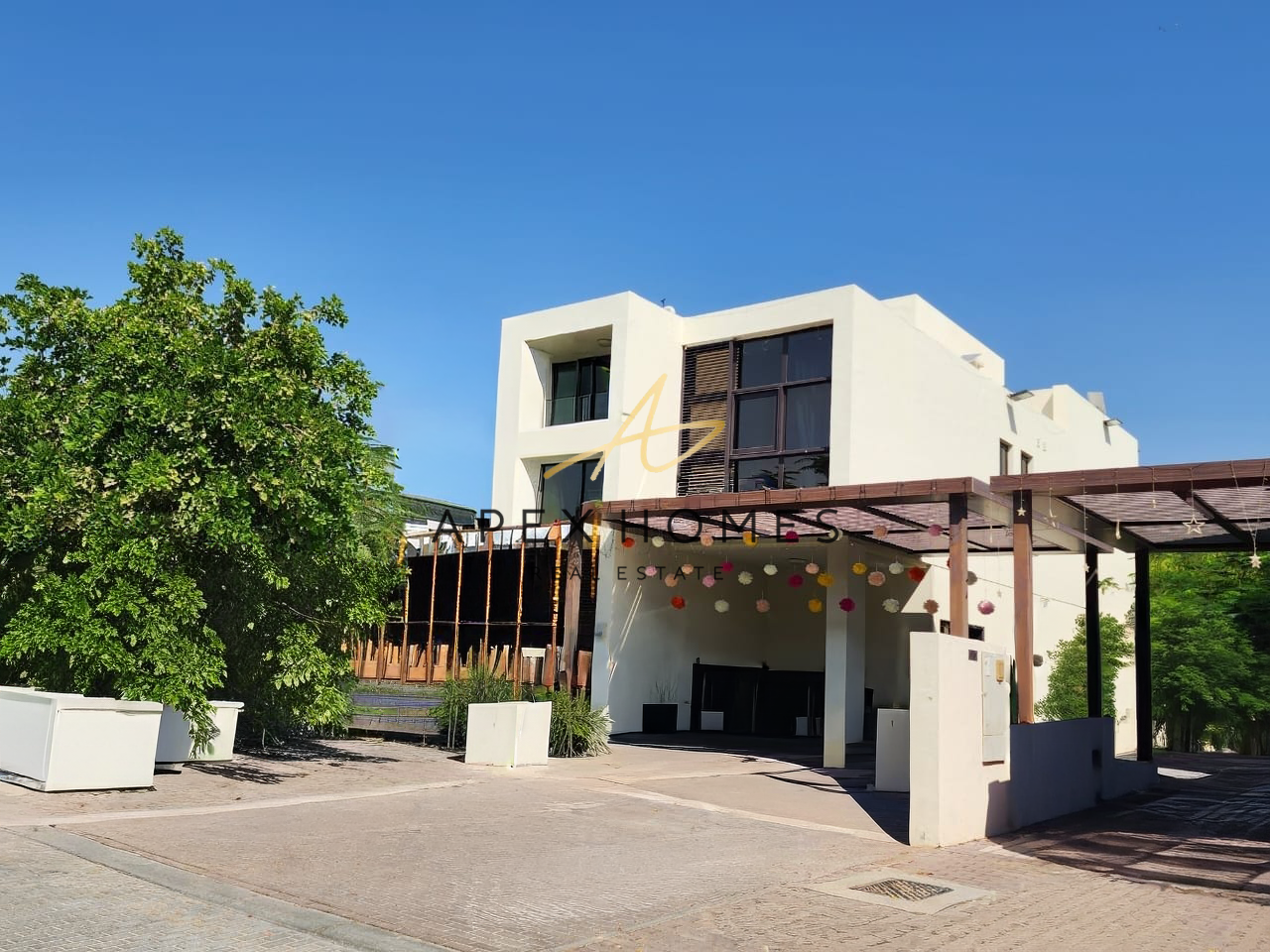 VACANT | SINGLE ROW | FURNISHED