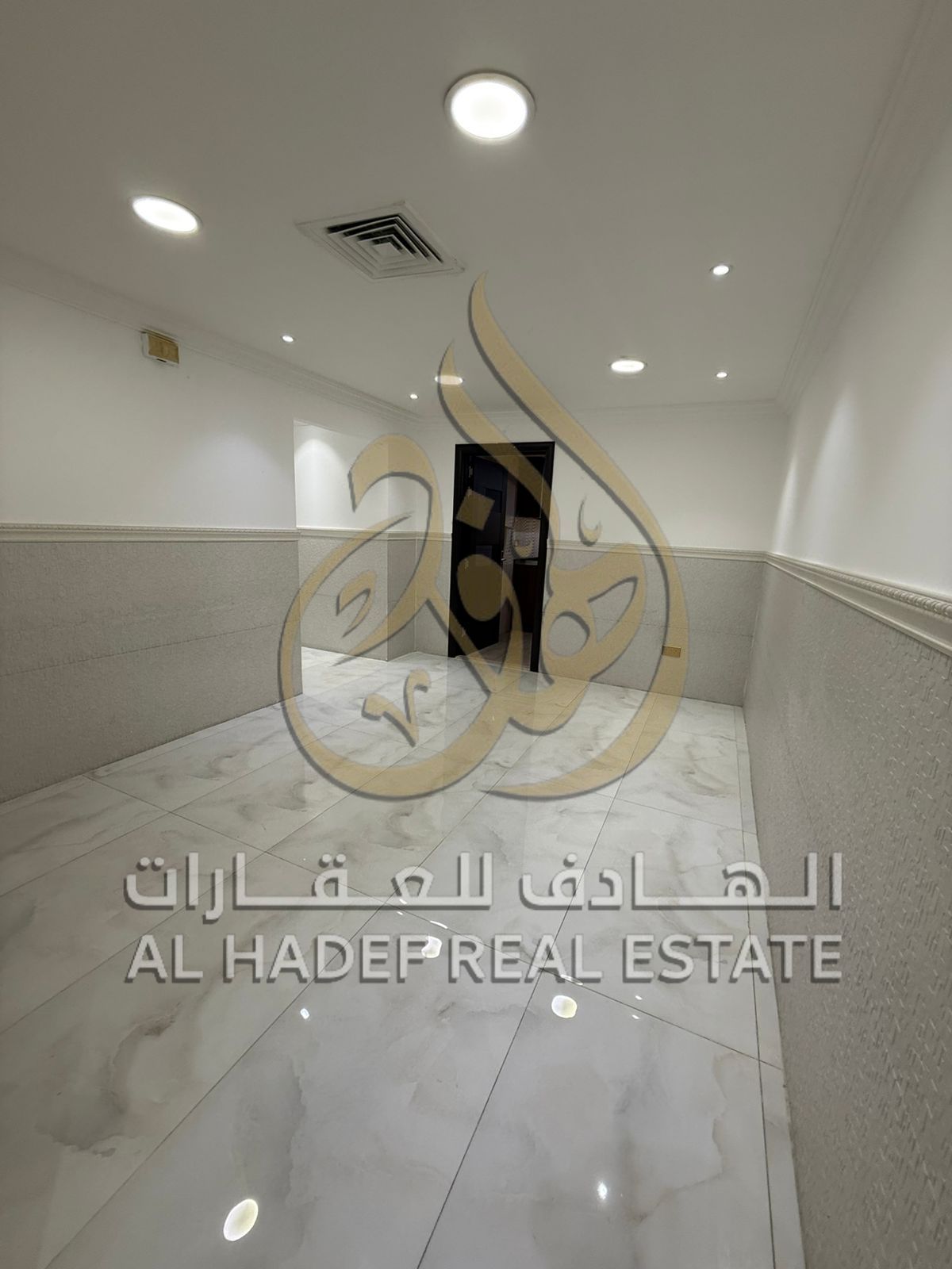 For annual rent: 3 bedrooms, a living room, and a distributor area in the Al Majaz 3 area. Very large space and a clean tower. Payment method: 4 or 6