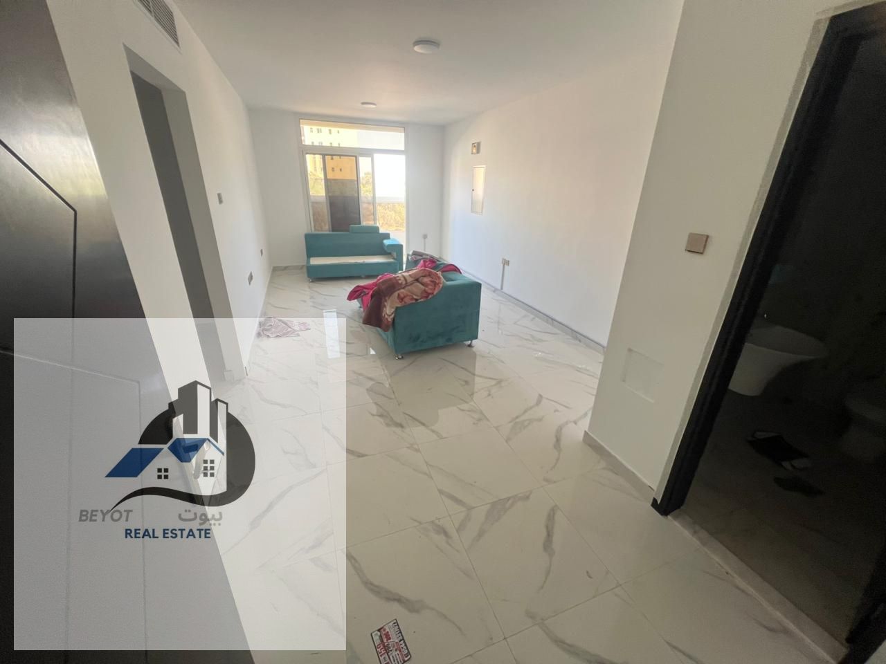 For Rent in Ajman – Al Mowaihat 3 Spacious 2-Bedroom Apartment with Hall – Mezzanine Floor Apartment Features: Excellent condition – Second tenant
