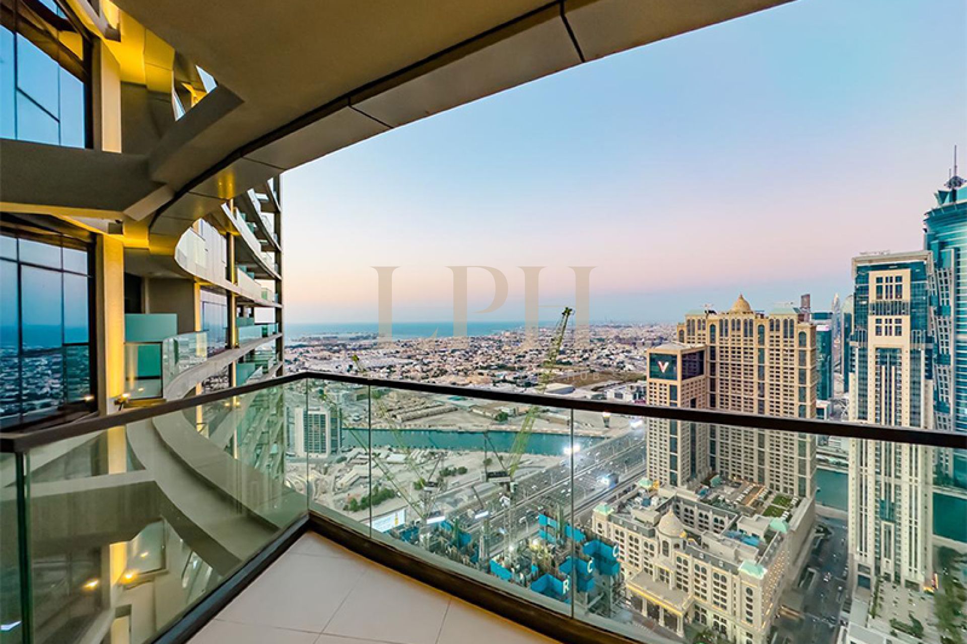 Iconic Living | Skyline Studio | Luxury